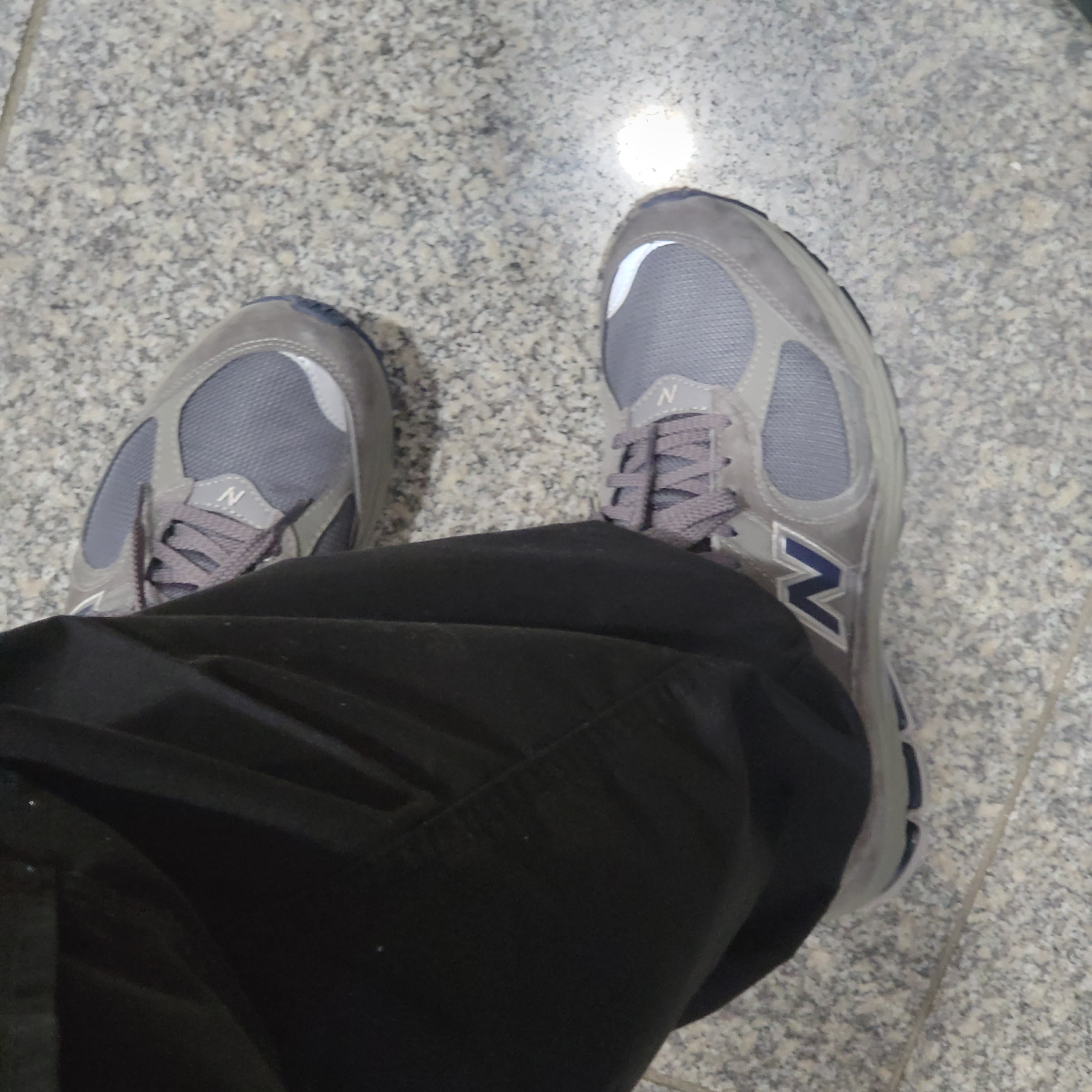 New Balance 2002R Gore-Tex Castlerock Natural Indigo 착용 스타일