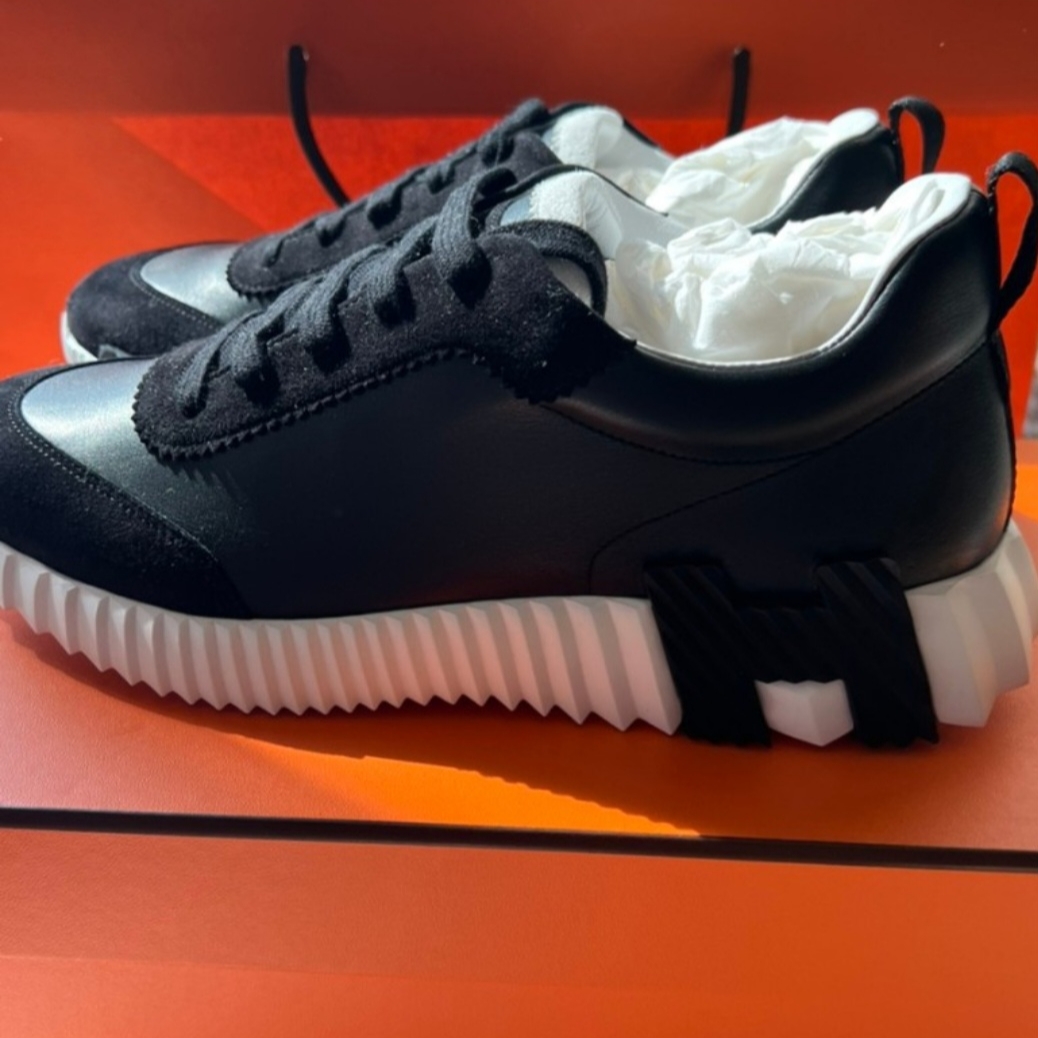 Hermes Bouncing Sneakers Calfskin Suede Goatskin & Noir 착용 스타일
