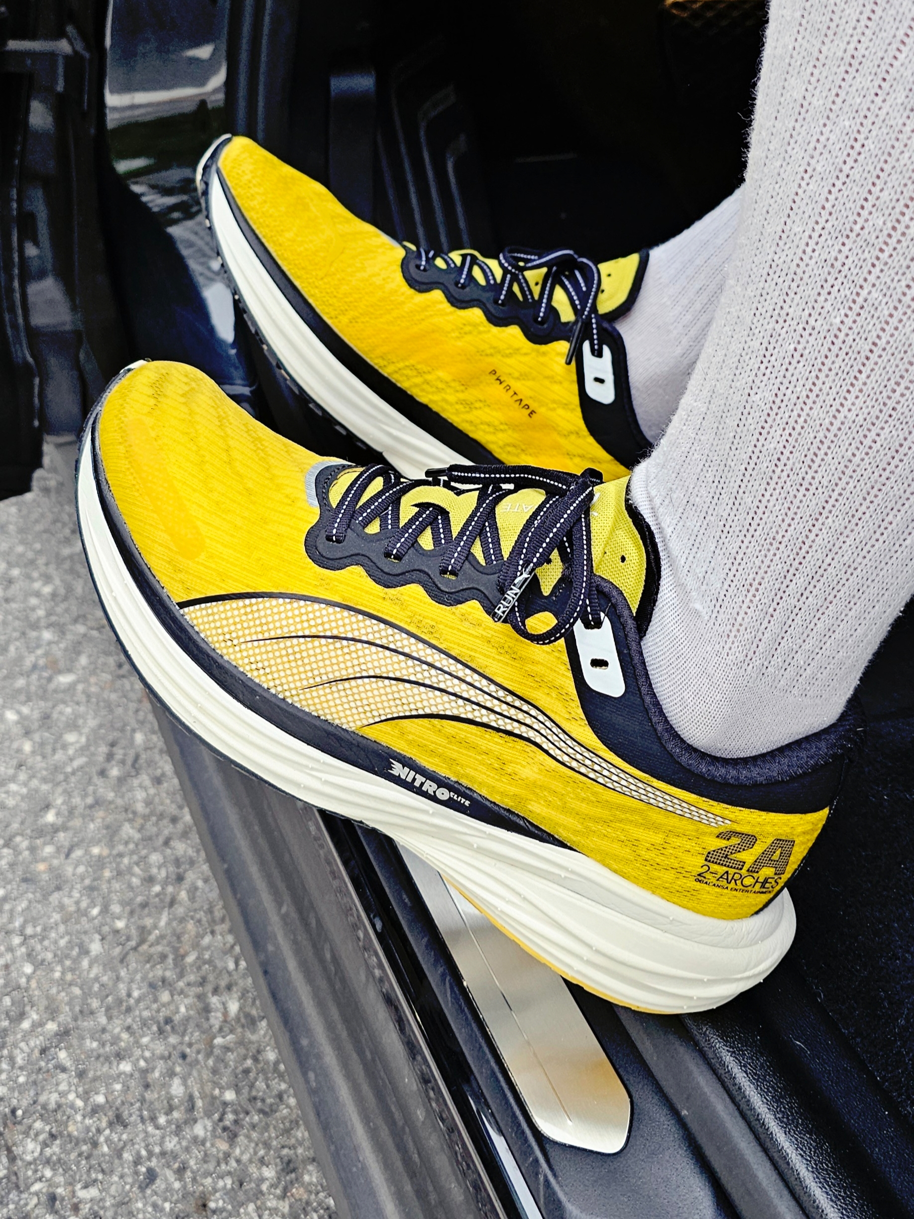 Puma x Balansa Deviate Nitro 2 Freesia Black 착용 스타일 - 2