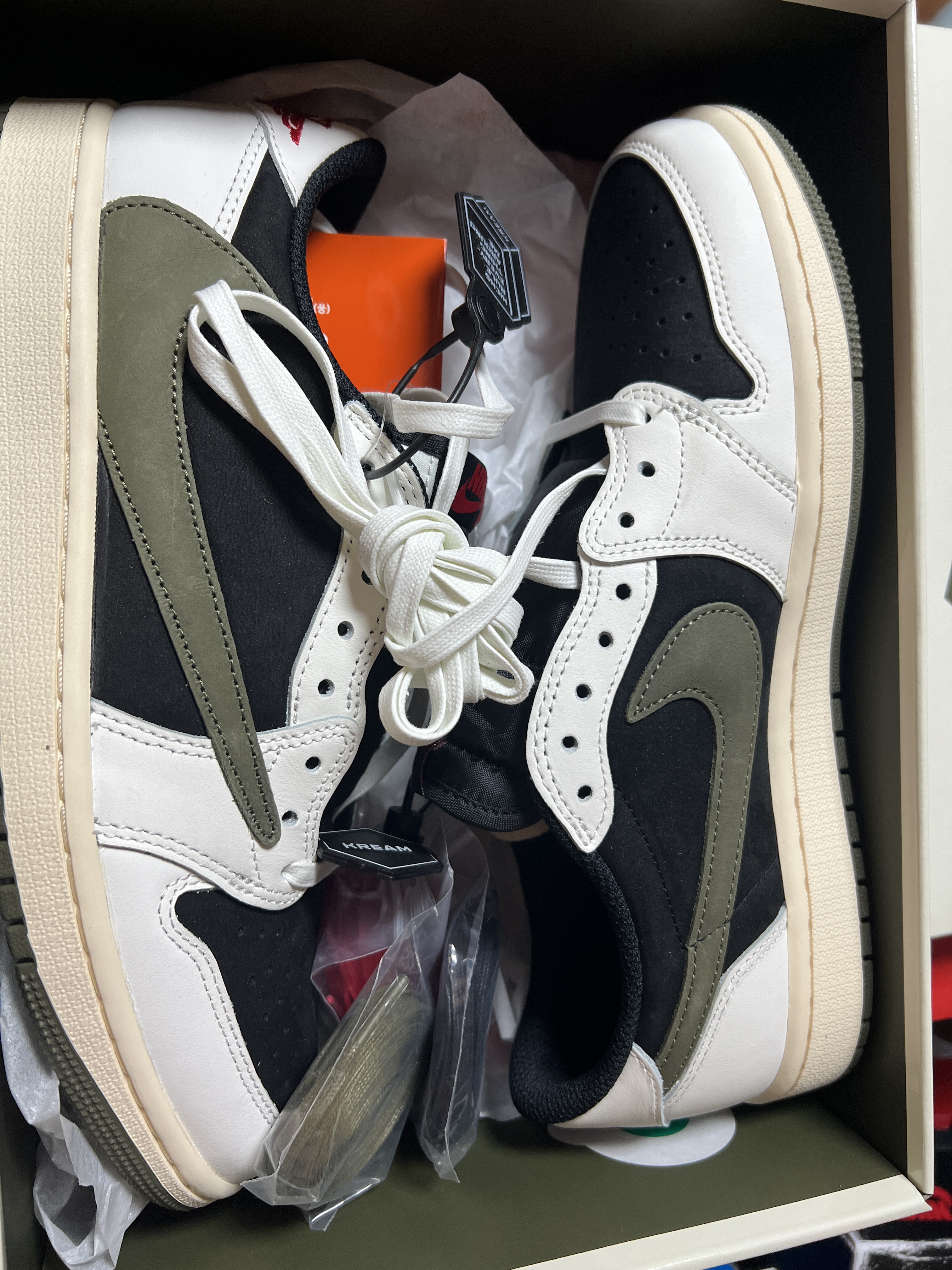 (W) Jordan 1 x Travis Scott Retro Low OG SP Medium Olive 착용 스타일