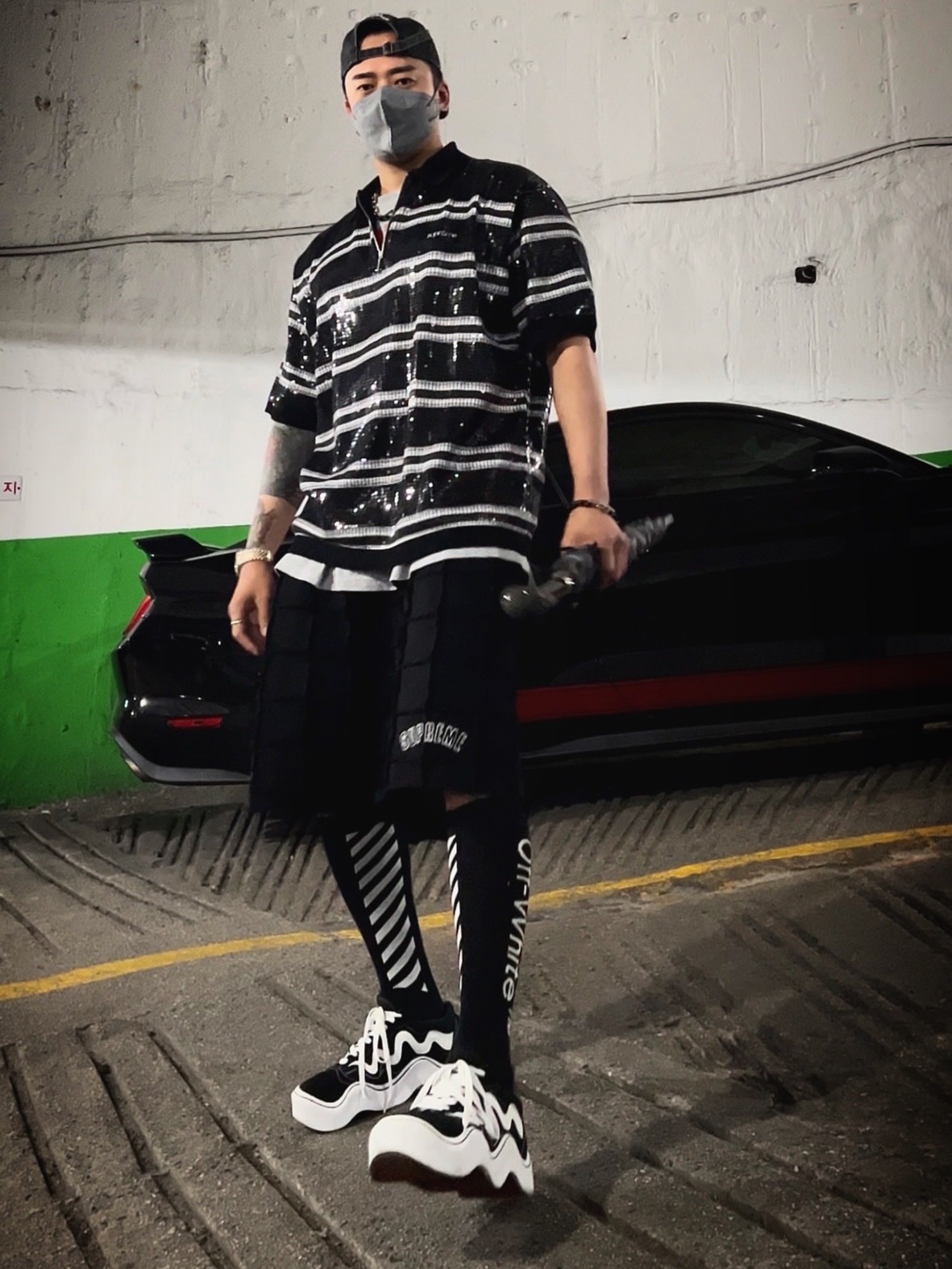 Supreme Pigment Canvas S Logo 6-Panel Black - 23SS, Supreme Sequin Stripe Zip Polo Black - 23SS 착용 스타일 - 3