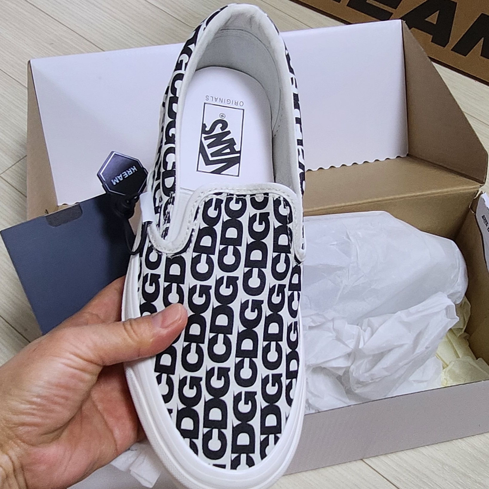 Vans Vault x CDG Slip-On LX White 착용 스타일 - 3