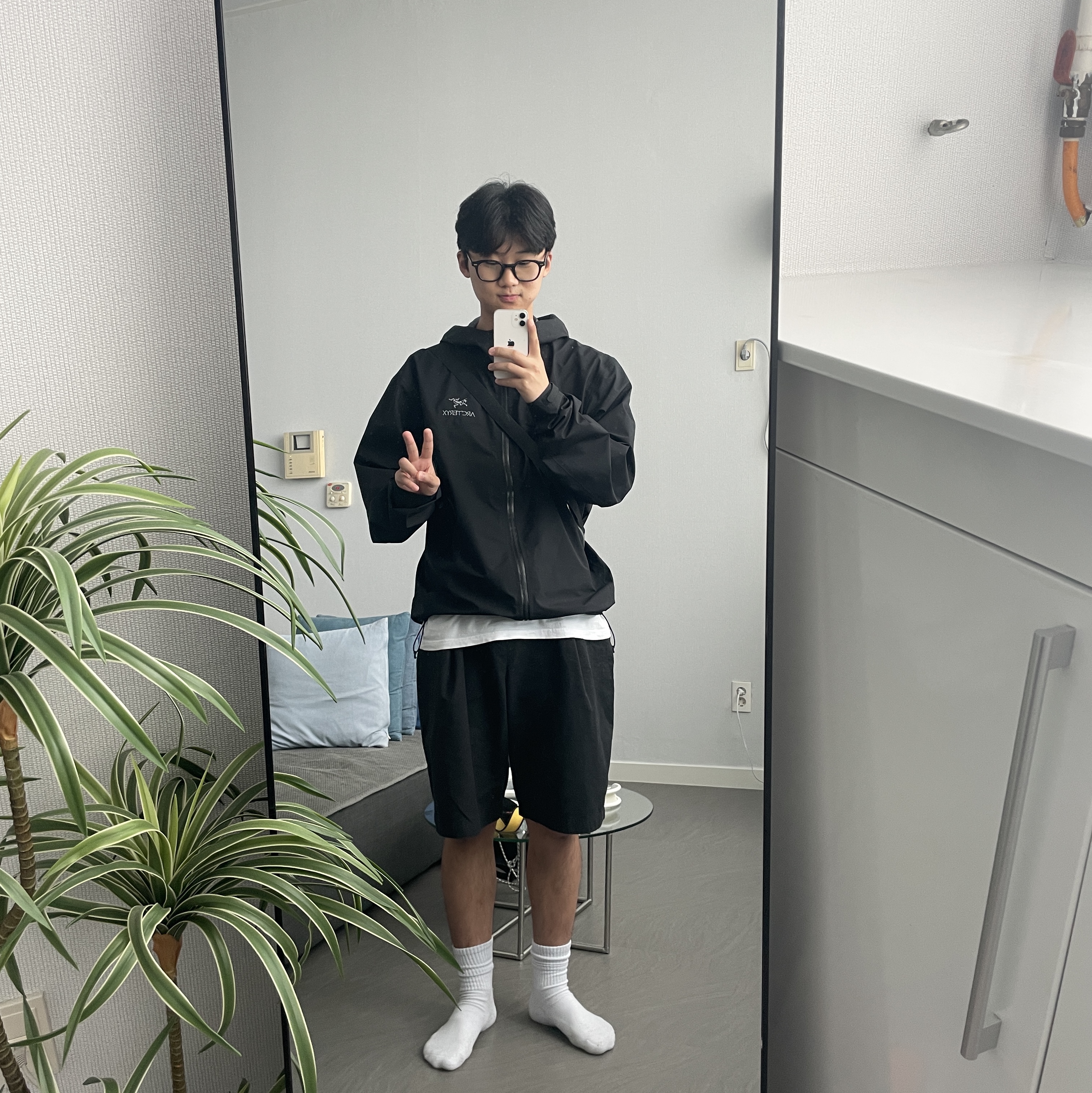 Arc'teryx Beta Jacket Black 착용 스타일
