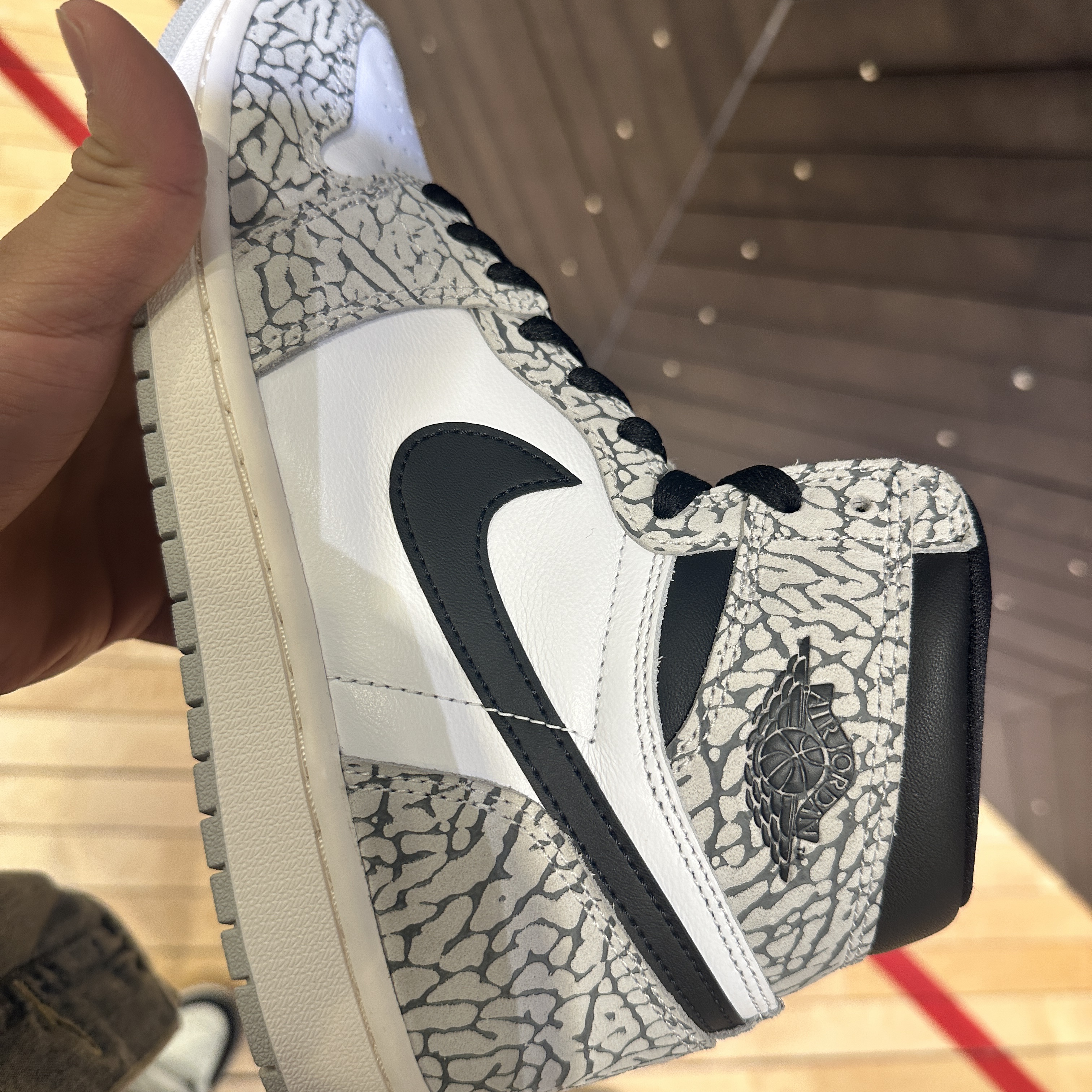 Jordan 1 Retro High OG White Cement 착용 스타일