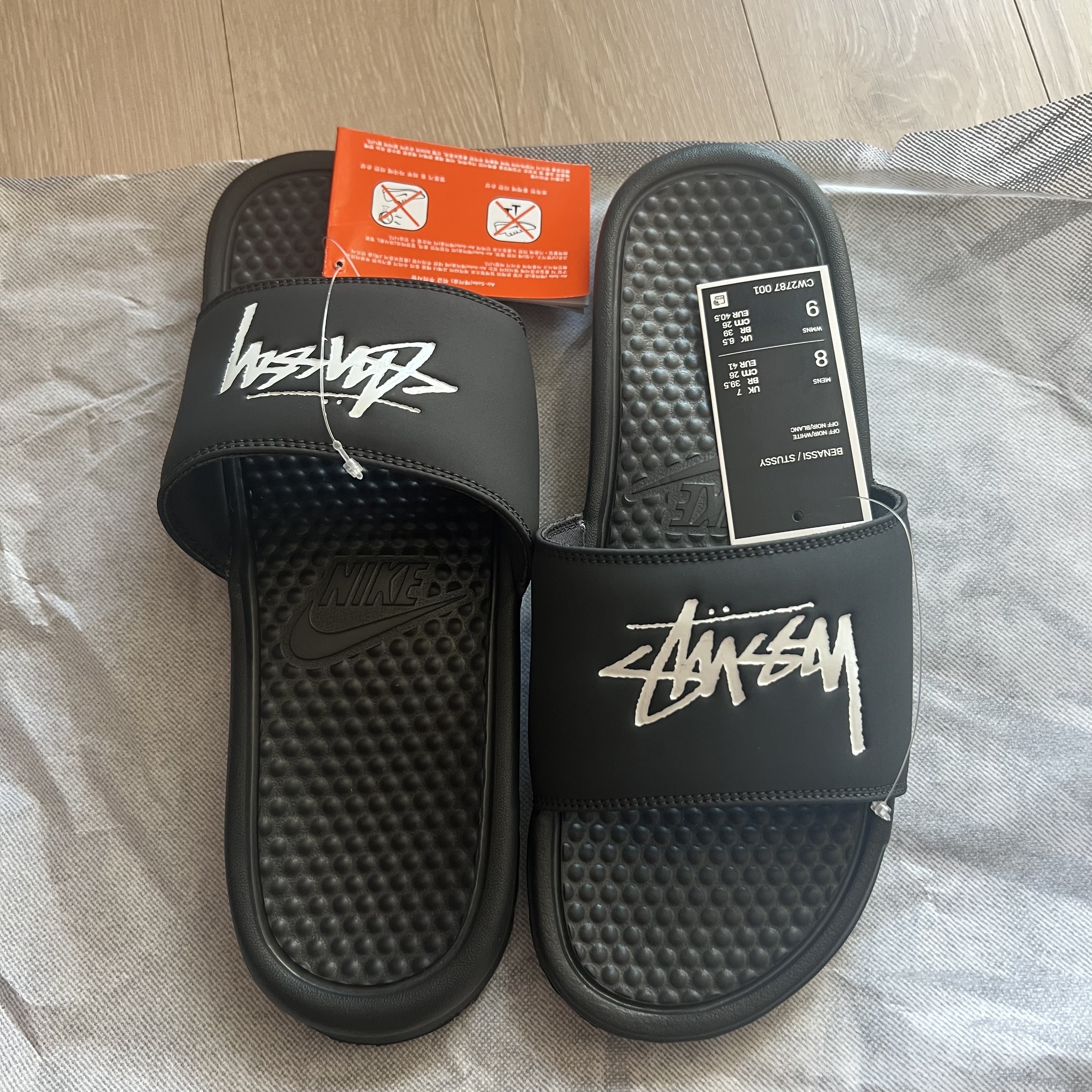 Nike x Stussy Benassi Slide Off Noir, Nike x Stussy Benassi Slide Sail 착용 스타일 - 1