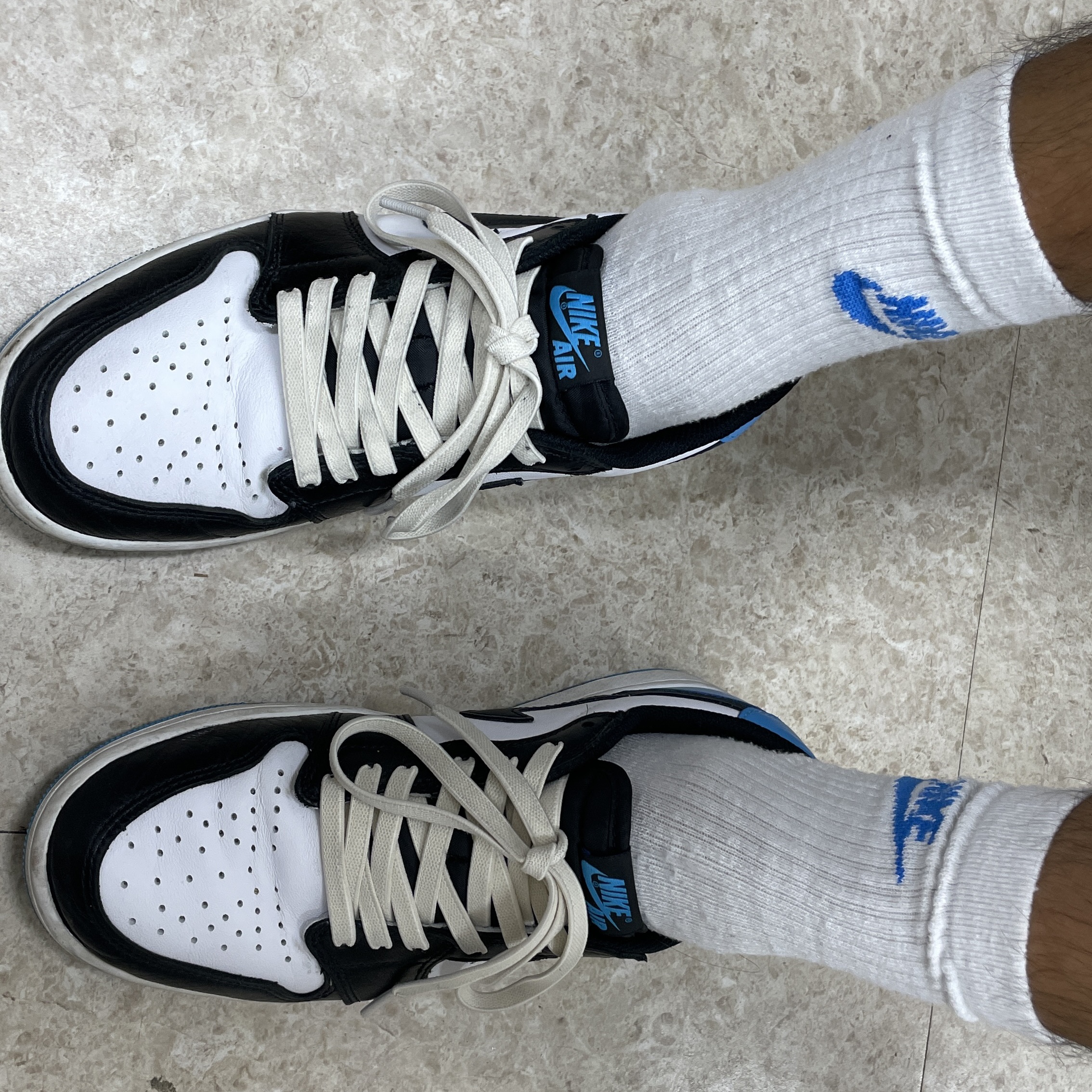 Jordan 1 Retro Low OG Black and Dark Powder Blue 착용 스타일