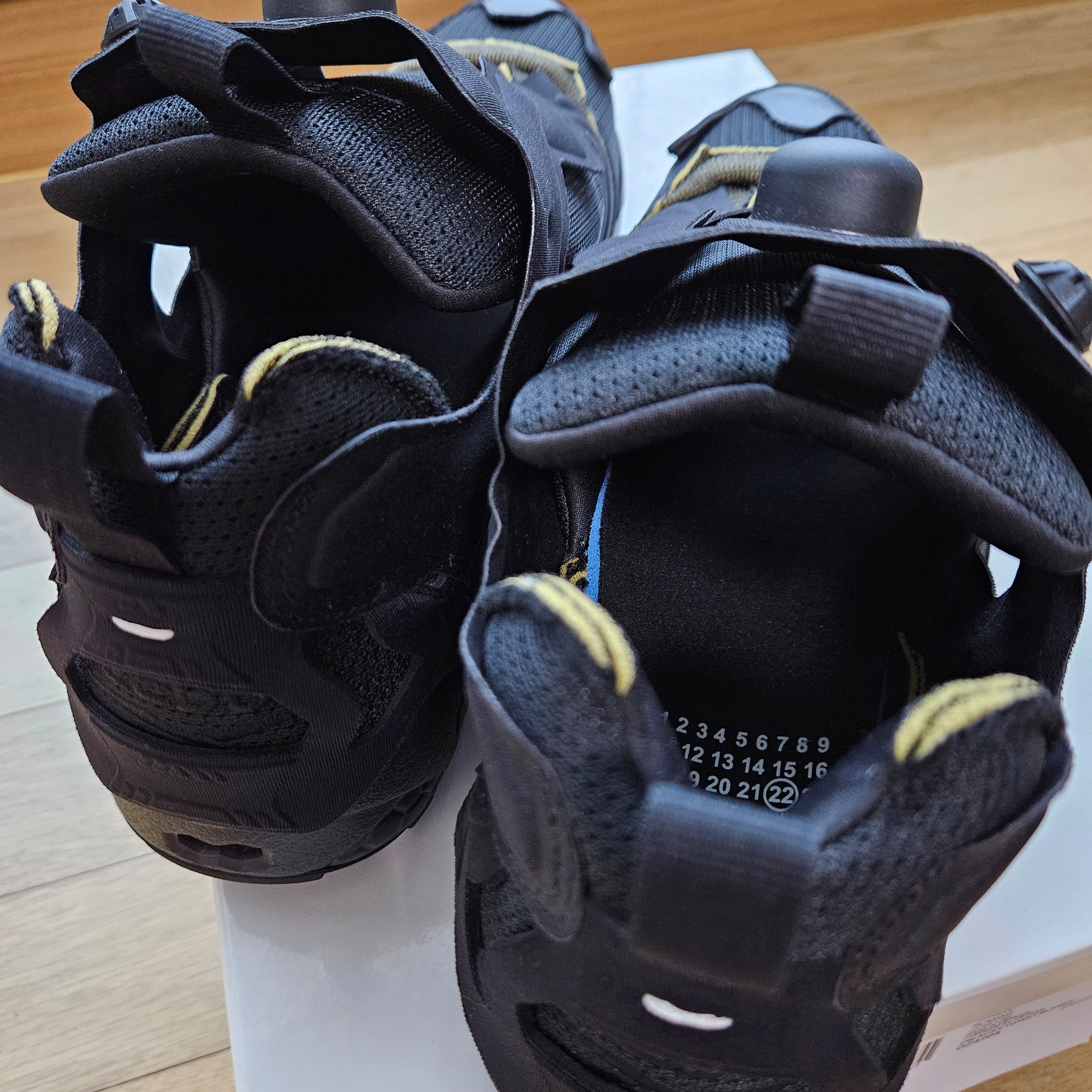 Reebok x Maison Margiela Instapump Fury Memory of Shoes Black 착용 스타일 - 4