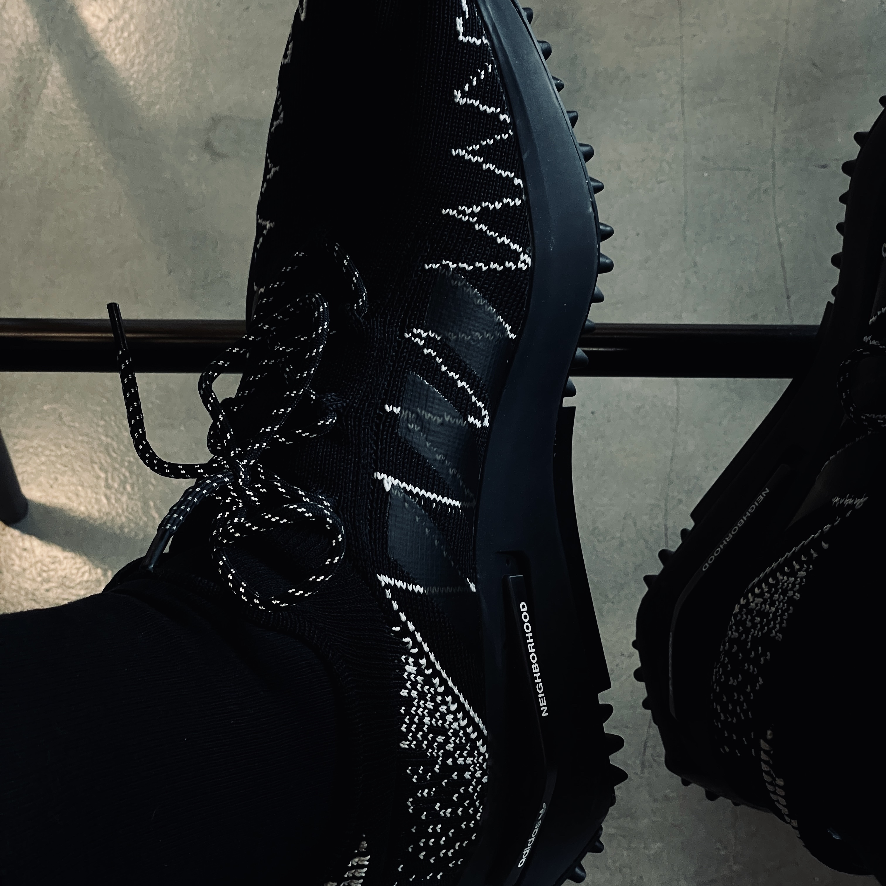 Adidas x Neighborhood NMD S1 Knit Core Black Cloud White 착용 스타일 - 2