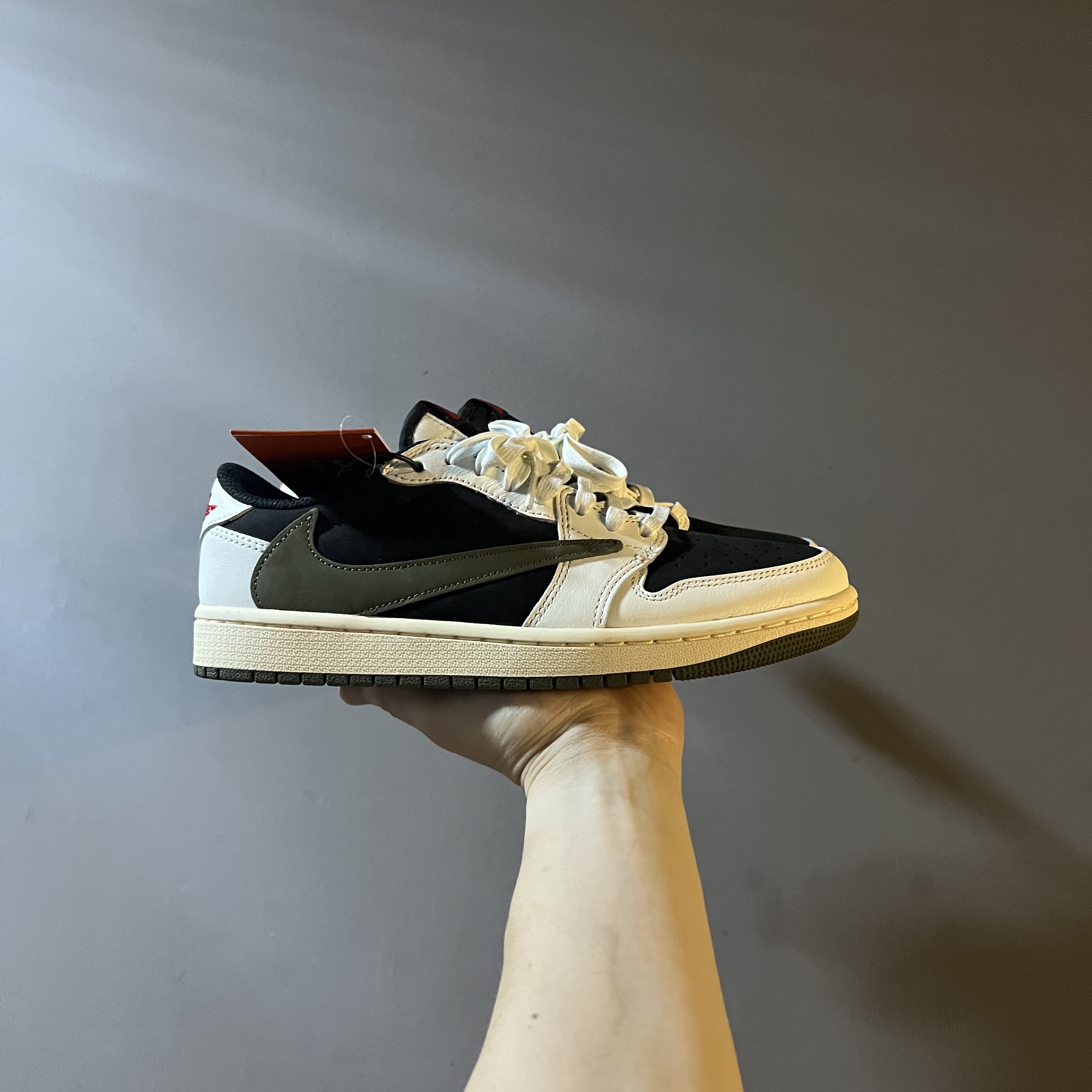 (W) Jordan 1 x Travis Scott Retro Low OG SP Medium Olive 착용 스타일
