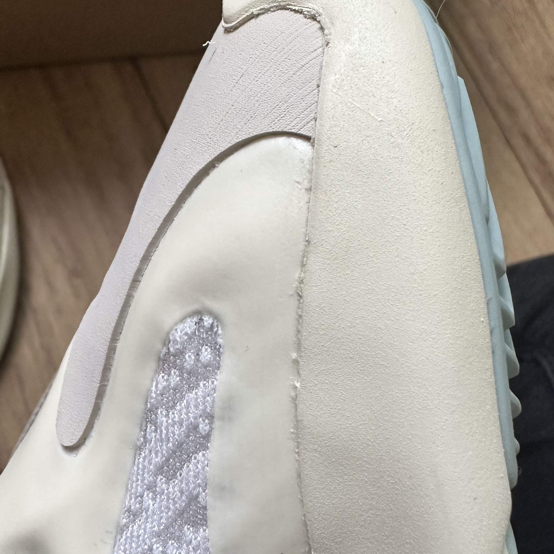 Adidas Yeezy 700 V3 Azael 2022/2023 착용 스타일 - 3