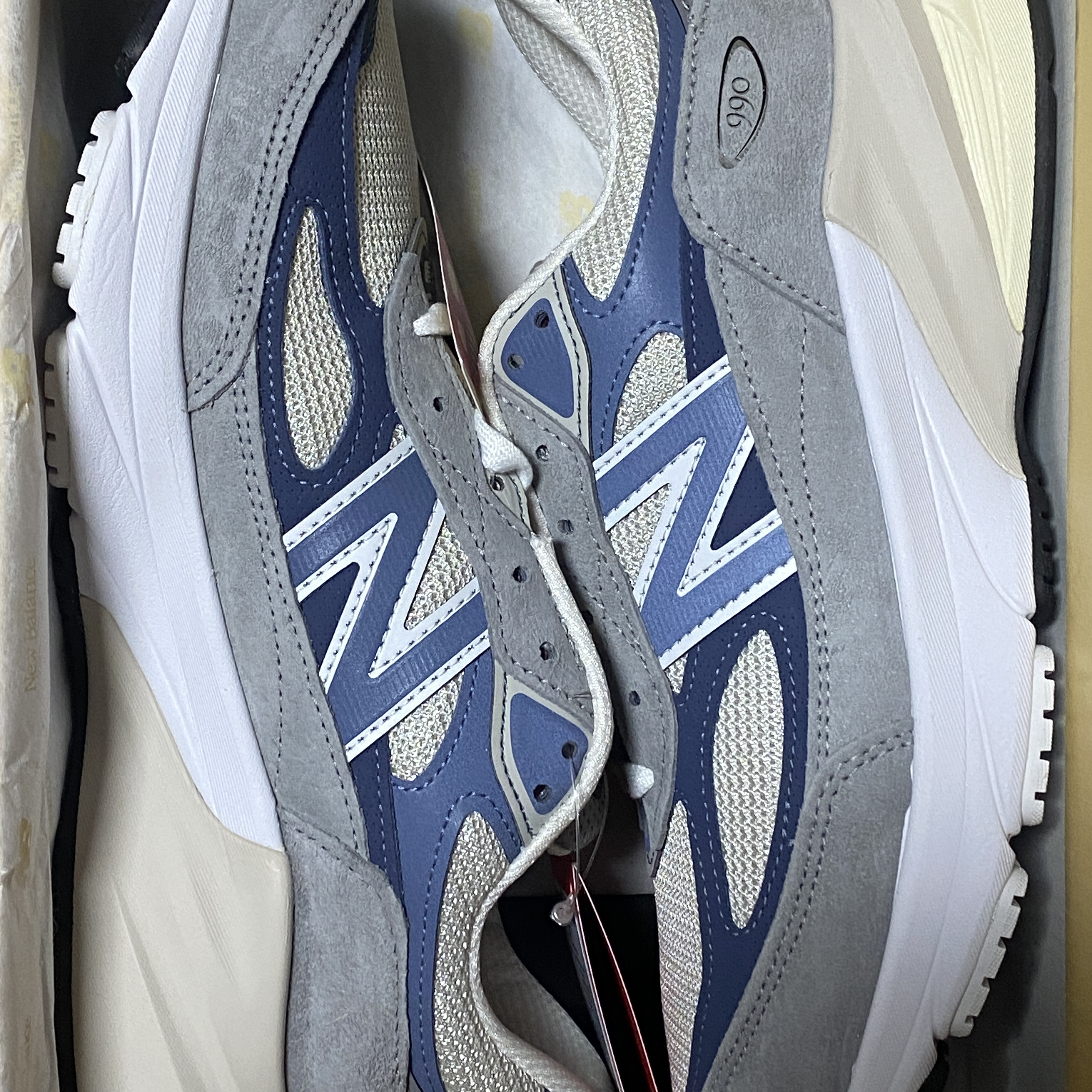 New Balance 990v6 Made in USA Gray Suede 착용 스타일