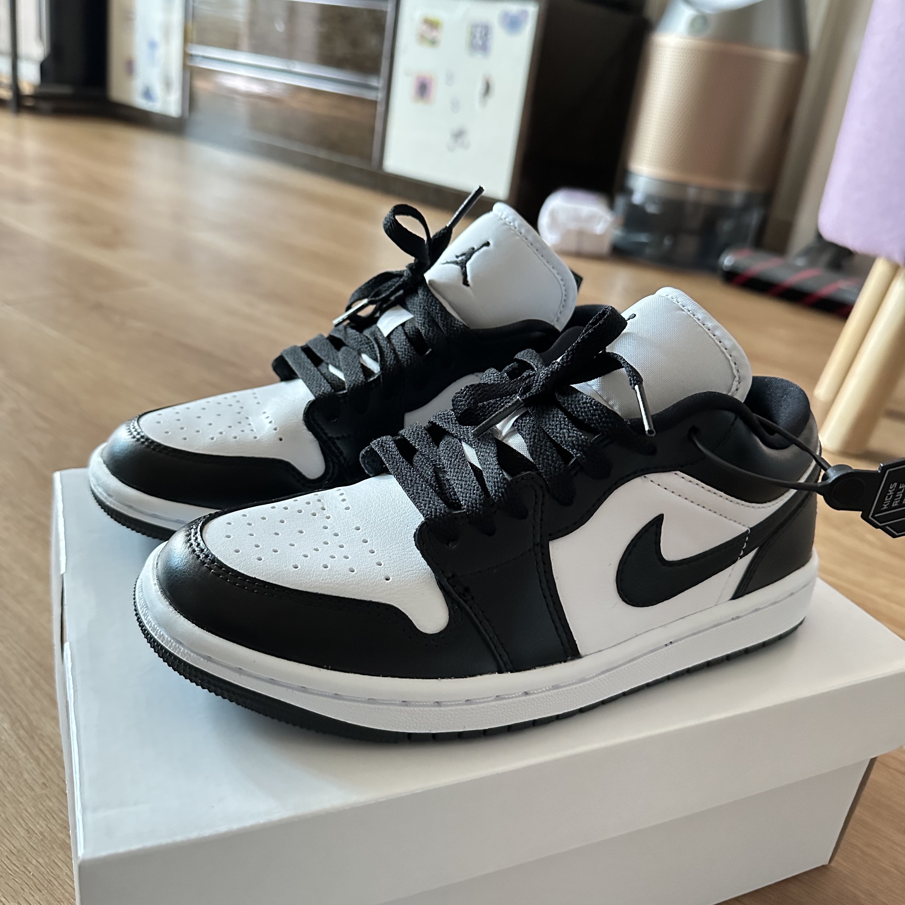 (W) Jordan 1 Low Black and White 착용 스타일