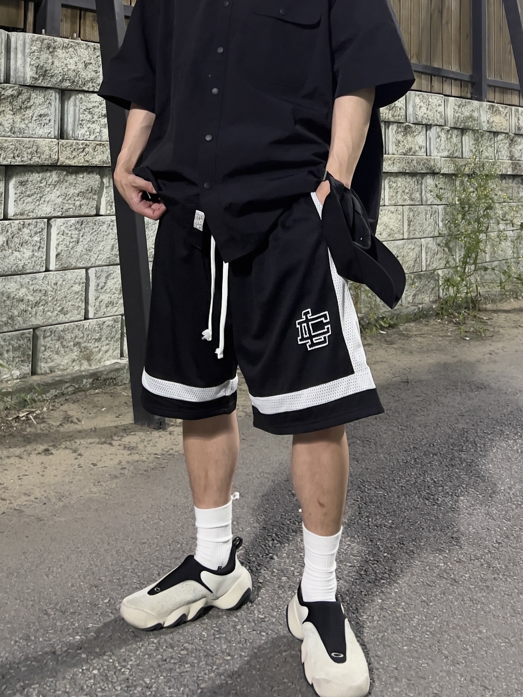 Oakley Factory Team x Brain Dead Flesh Milk Black 착용 스타일 - 4