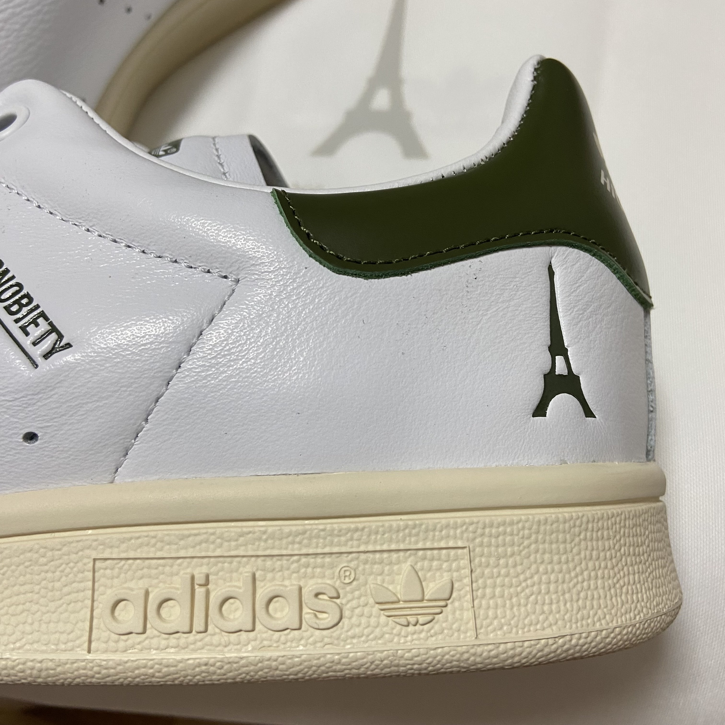 Adidas x Highsnobiety Stan Smith Cloud White 착용 스타일 - 4