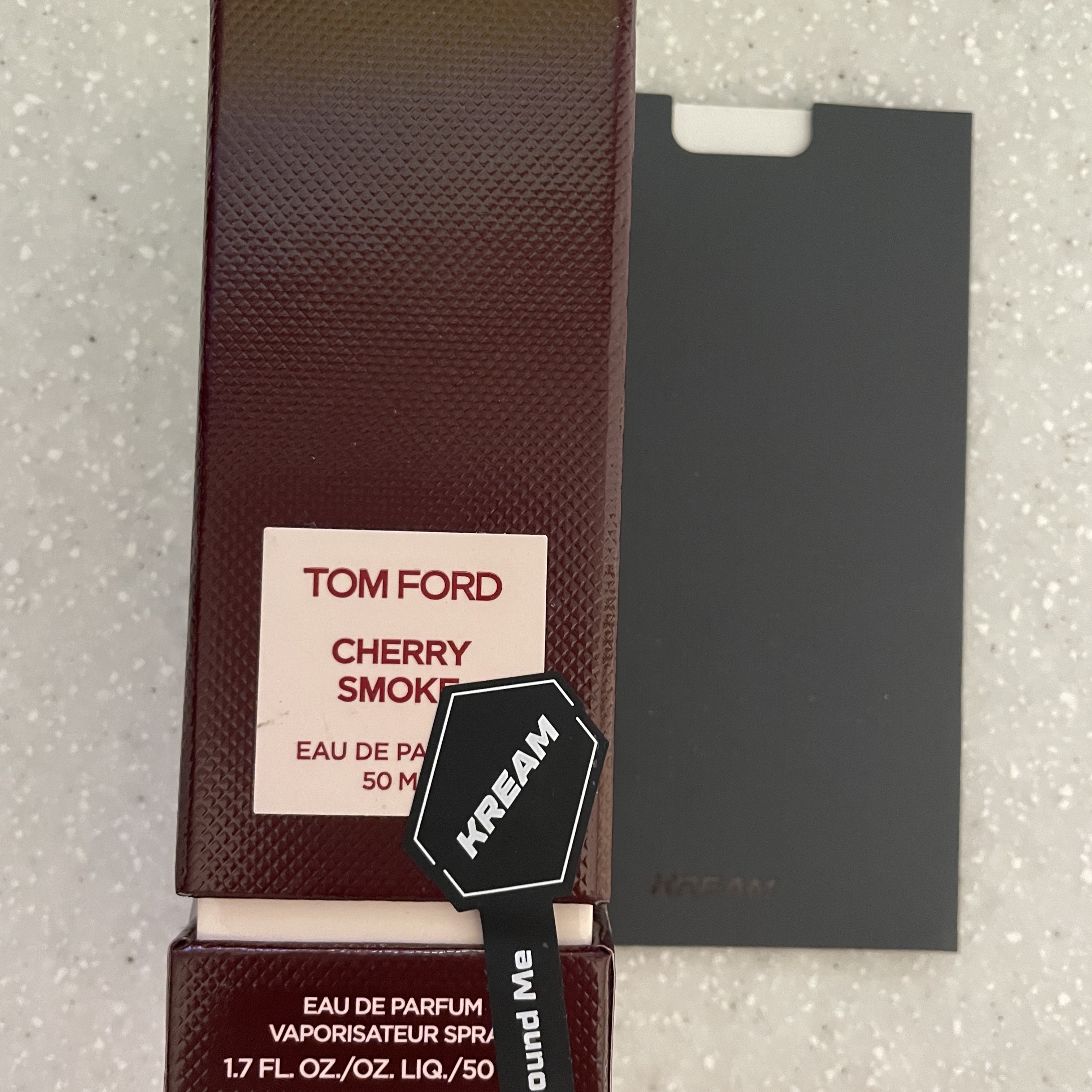 Tom Ford Cherry Smoke Eau De Parfum 50ml 착용 스타일 - 1