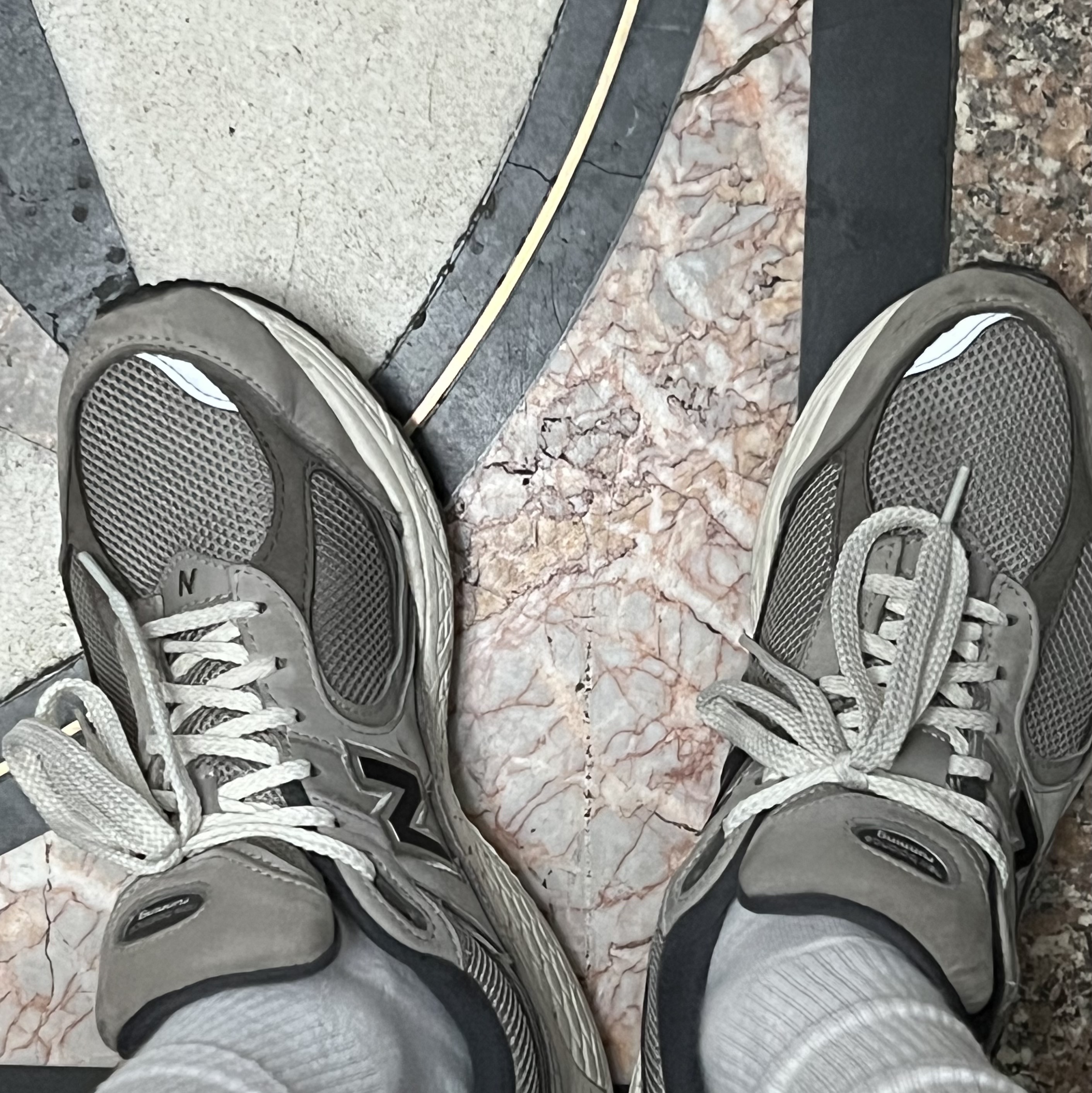 New Balance 2002 Warm Alpaca 착용 스타일