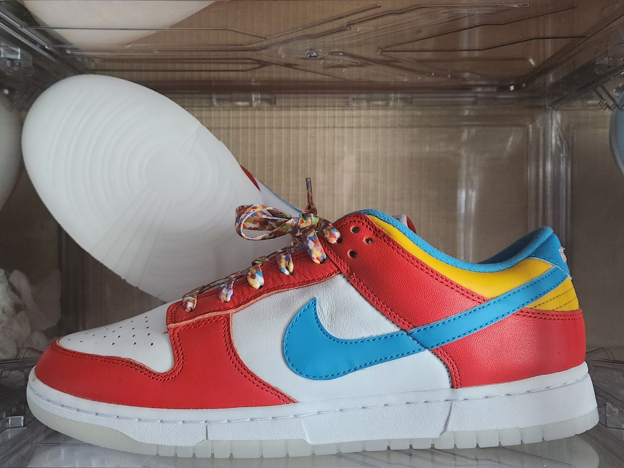 Nike Dunk Low Retro QS Argon, Nike x LeBron James x Fruity Pebbles Dunk Low QS Habanero Red 착용 스타일 - 2