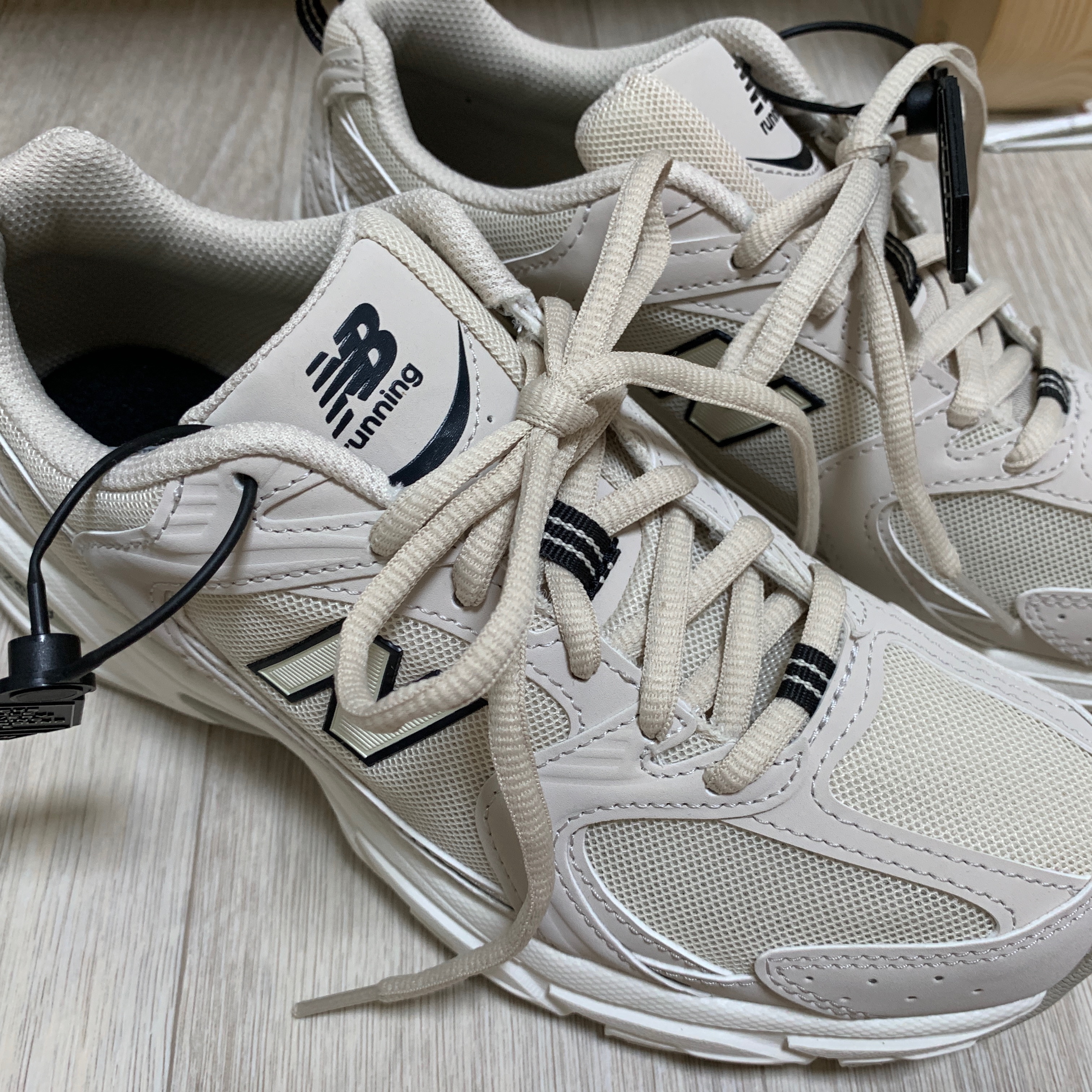 New Balance 530 Ivory 착용 스타일