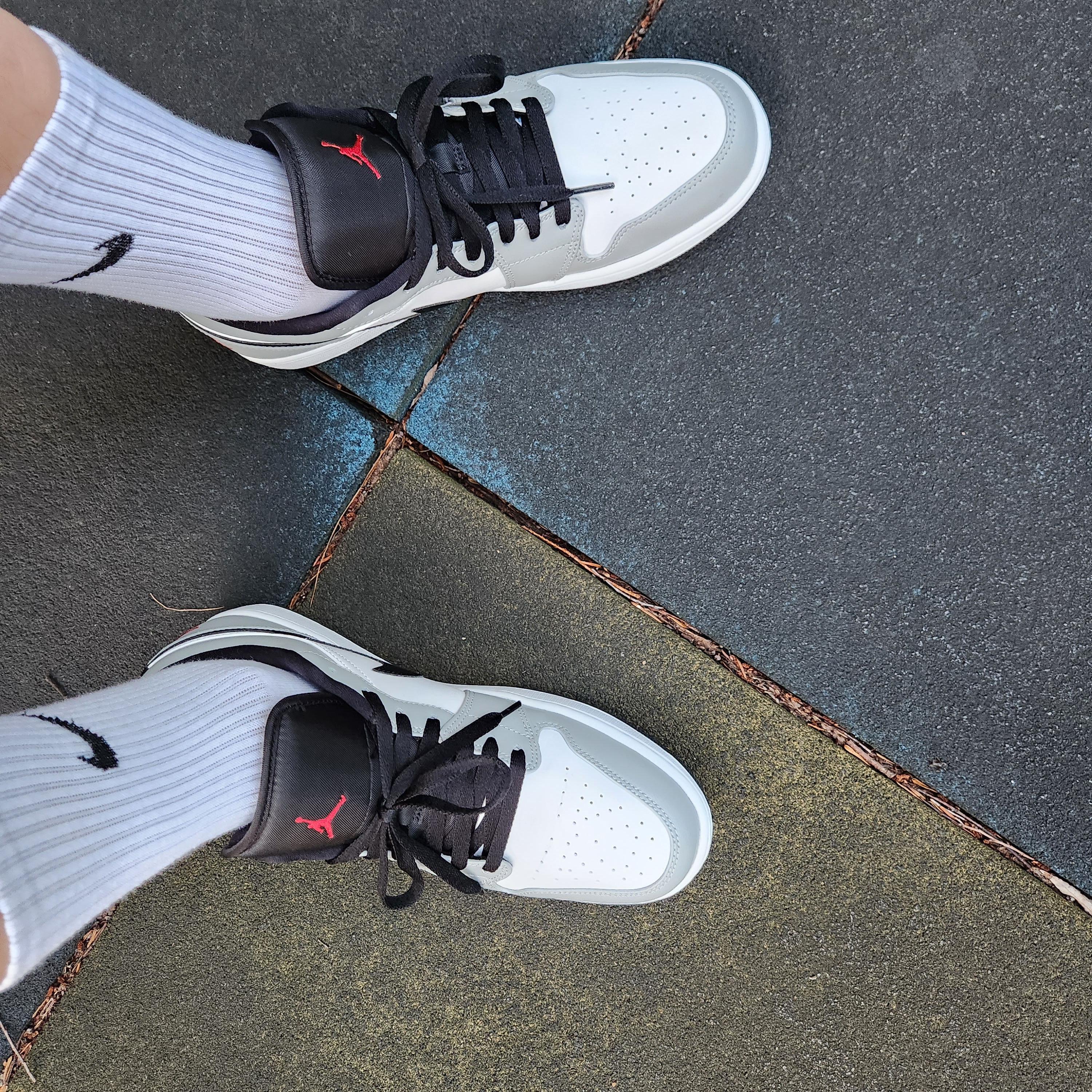 Jordan 1 Low Light Smoke Grey 착용 스타일 - 1