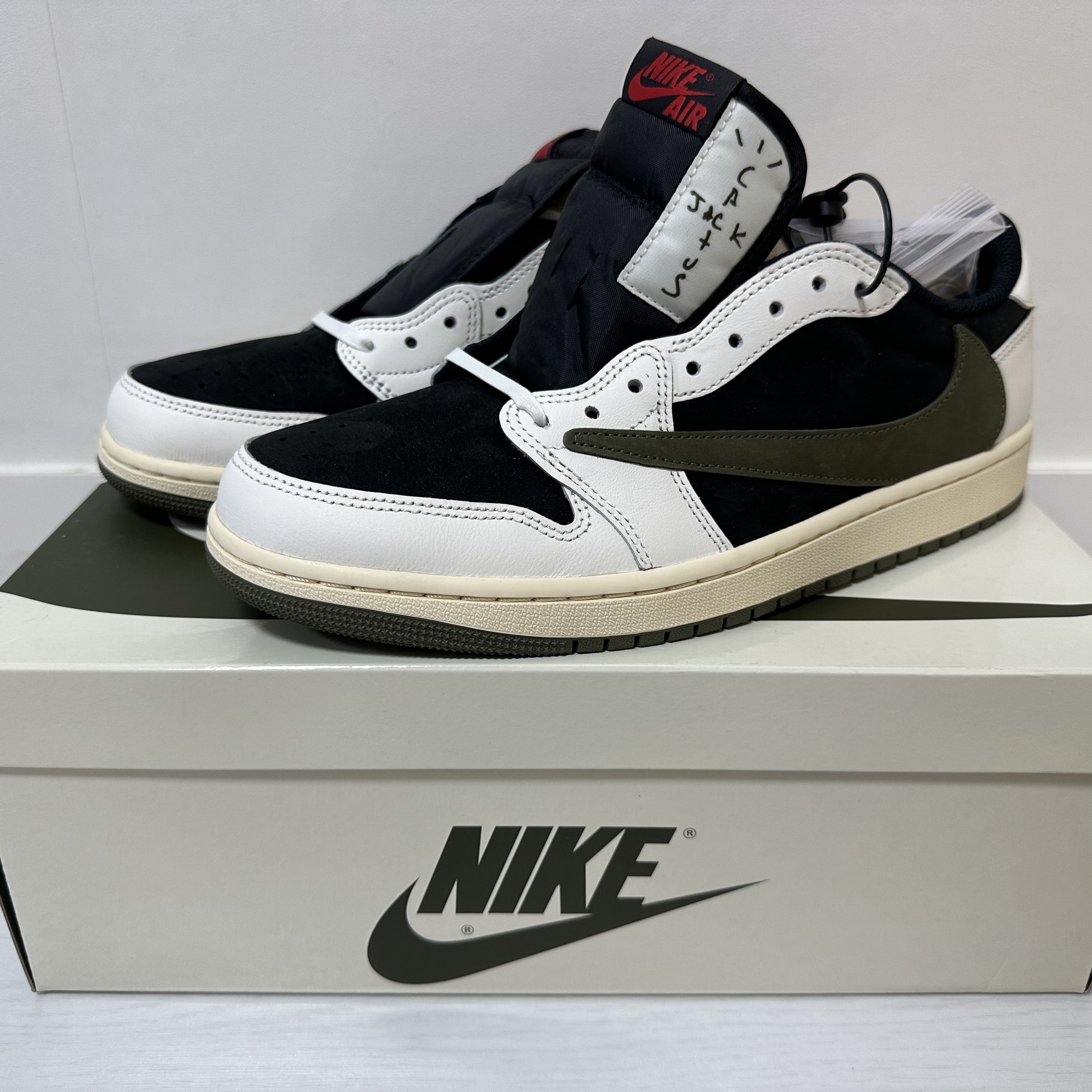 (W) Jordan 1 x Travis Scott Retro Low OG SP Medium Olive 착용 스타일
