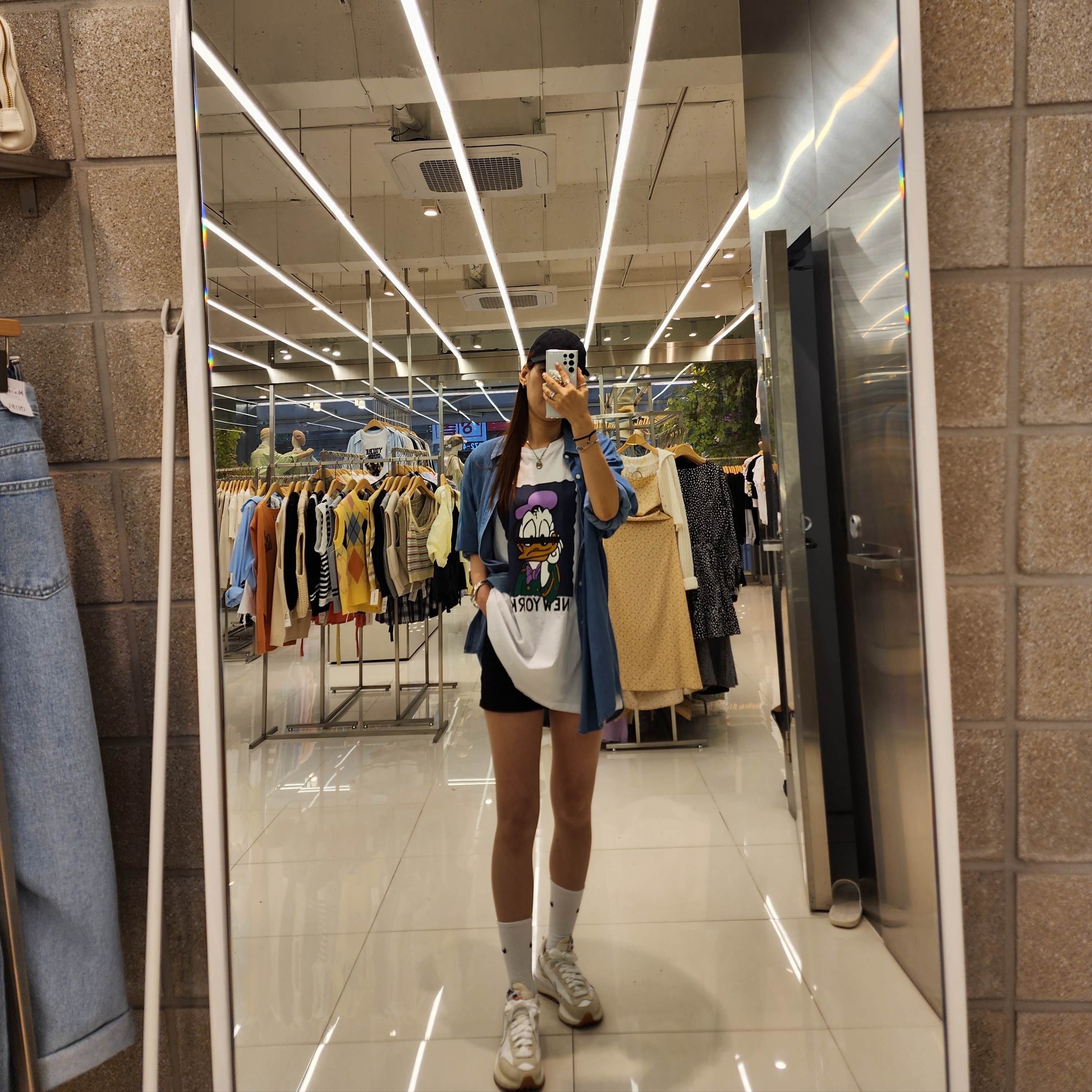Nike x Sacai VaporWaffle White and Gum 착용 스타일