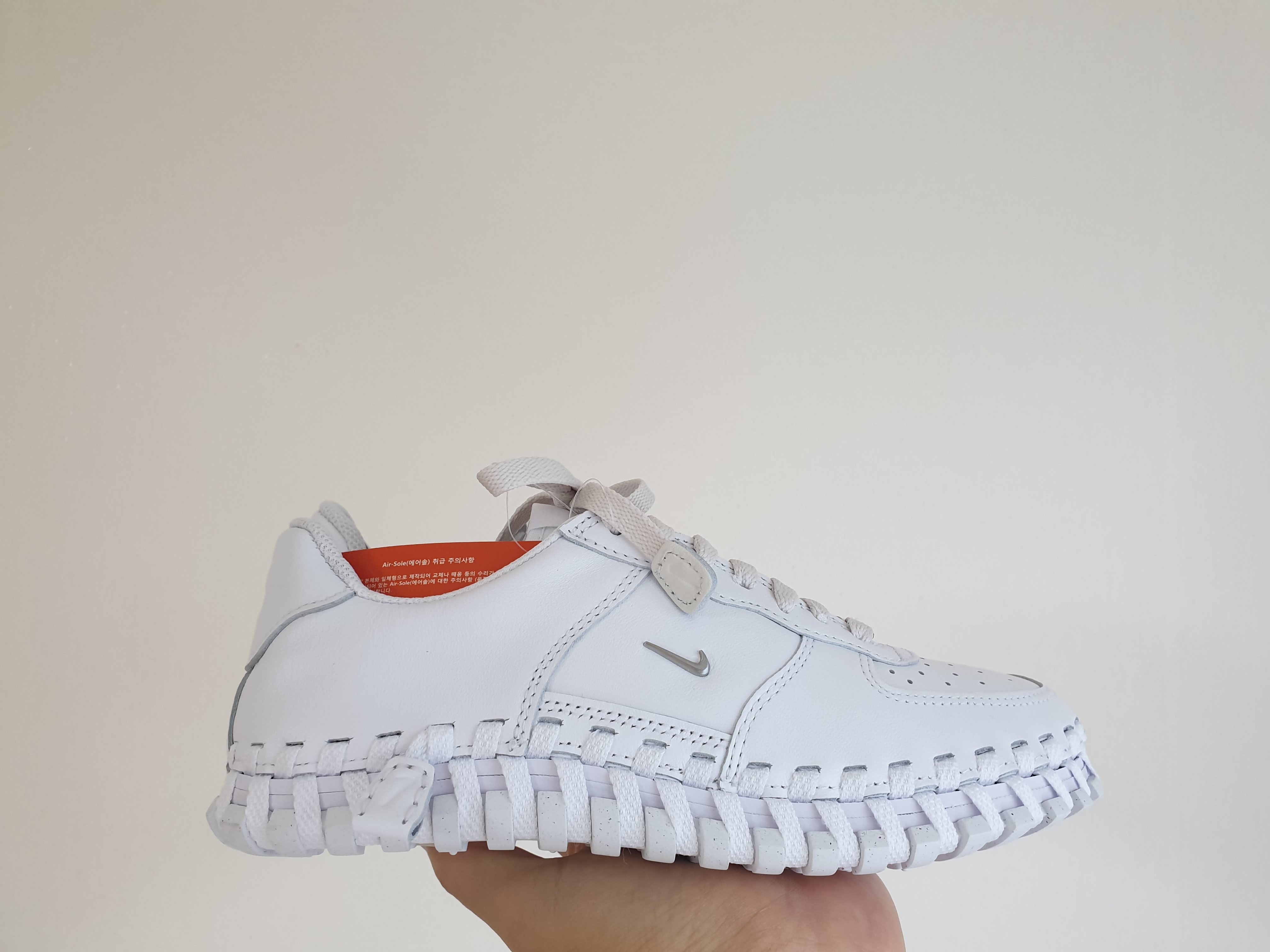 Nike x Jacquemus J Force 1 Low LX SP White 착용 스타일 - 3