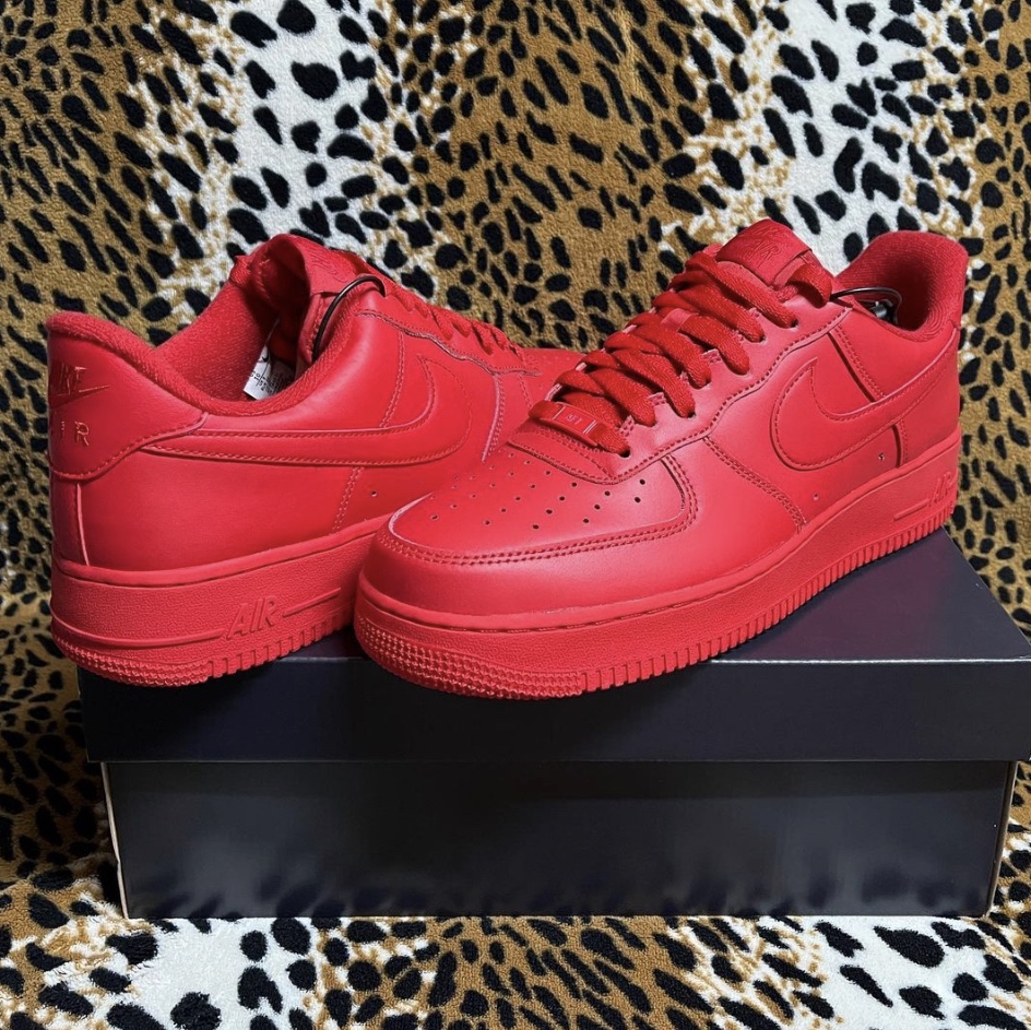 Nike Air Force 1 '07 LV8 Low 1 Triple Red 착용 스타일