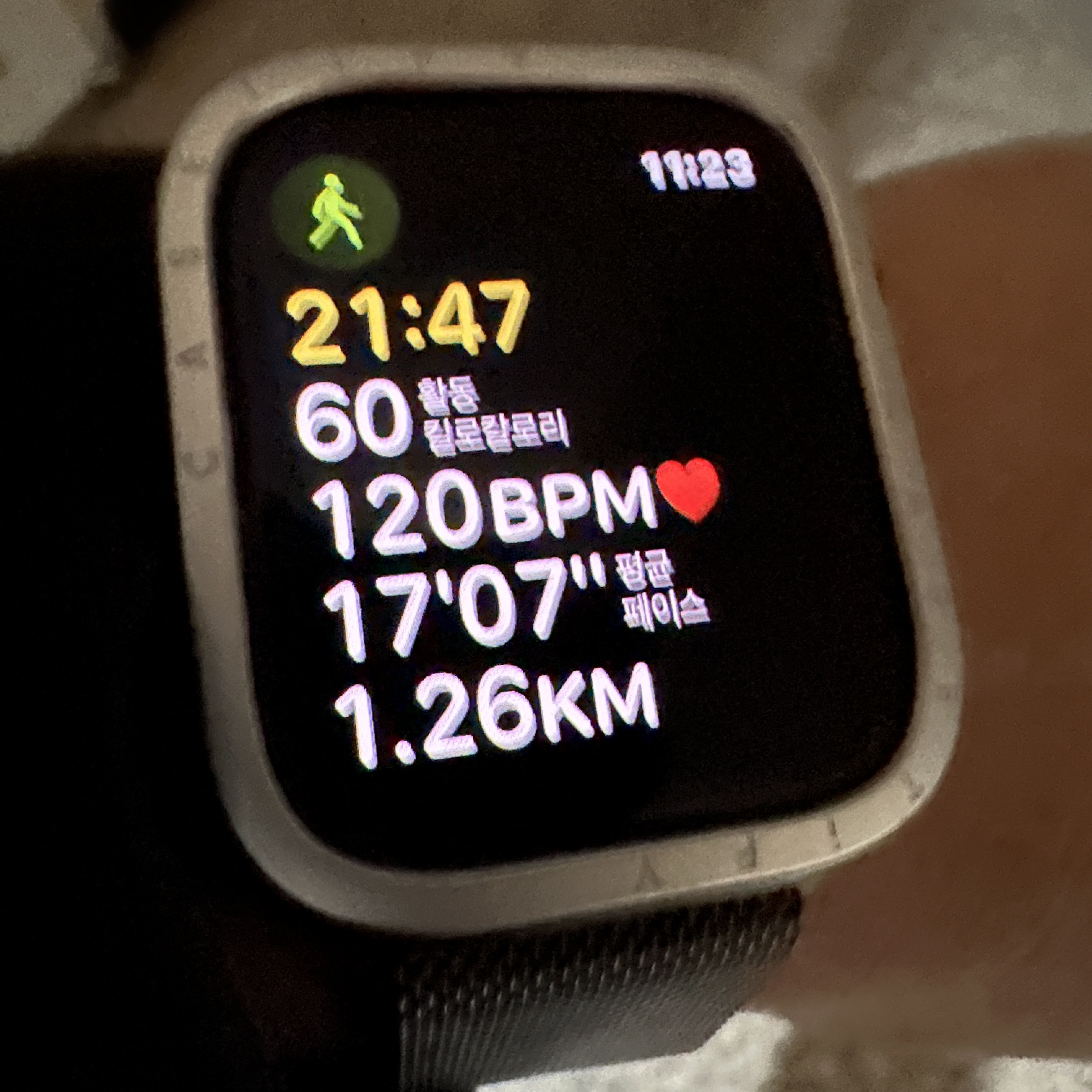 Apple Watch Series 8 45mm GPS Midnight Aluminium Case with Sport Band Midnight (Korean Ver.) 착용 스타일