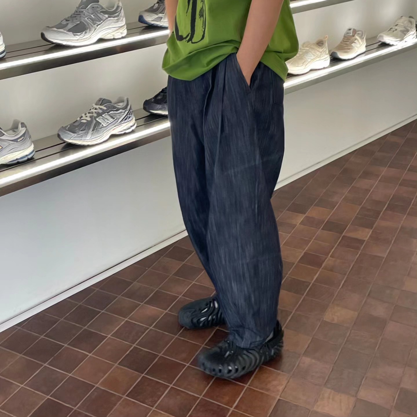 Crocs x Salehe Bembury Pollex Clog Sasquatch 착용 스타일 - 1