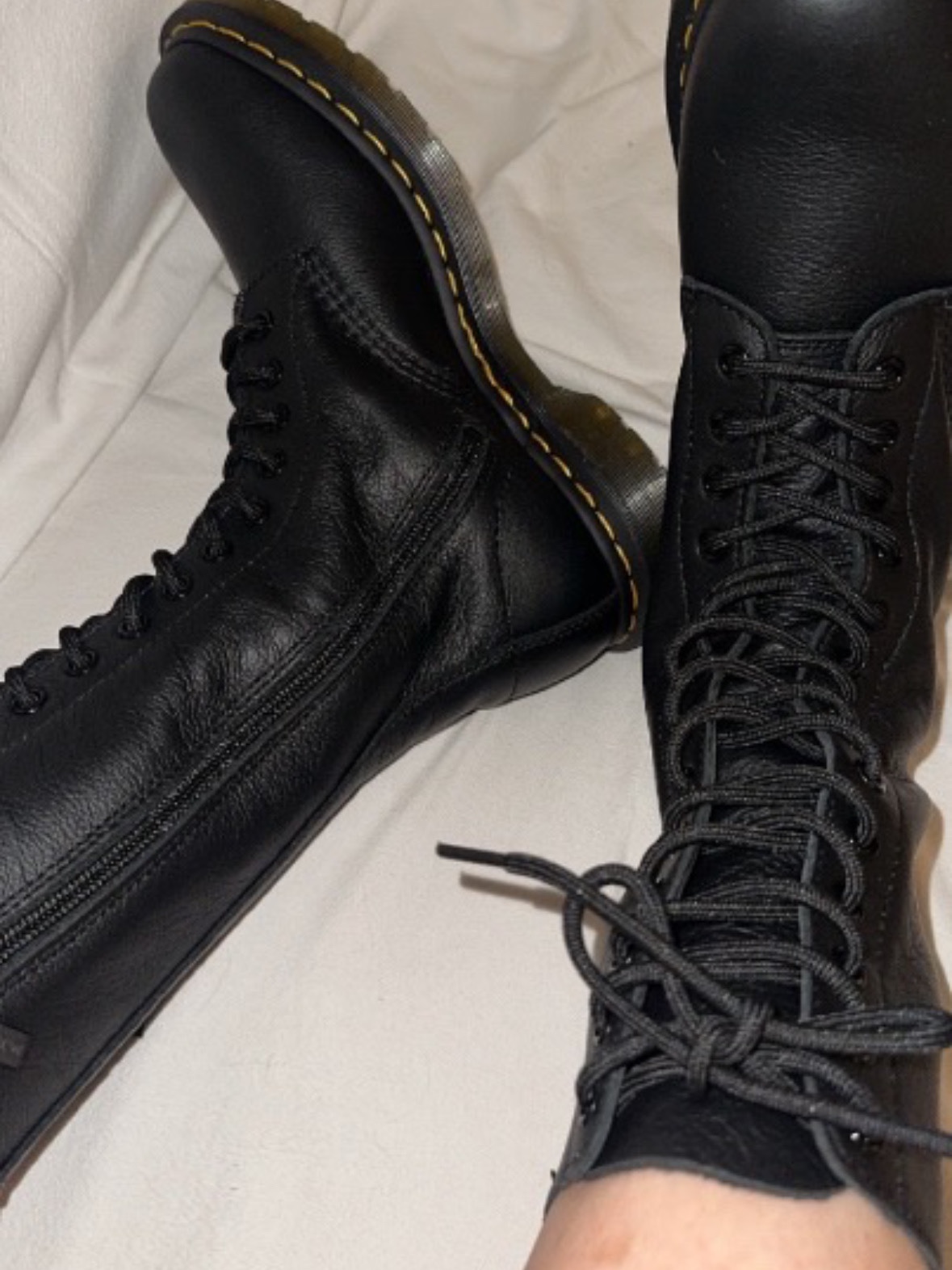 (W) Dr. Martens 1460 Virginia Boots Black 착용 스타일