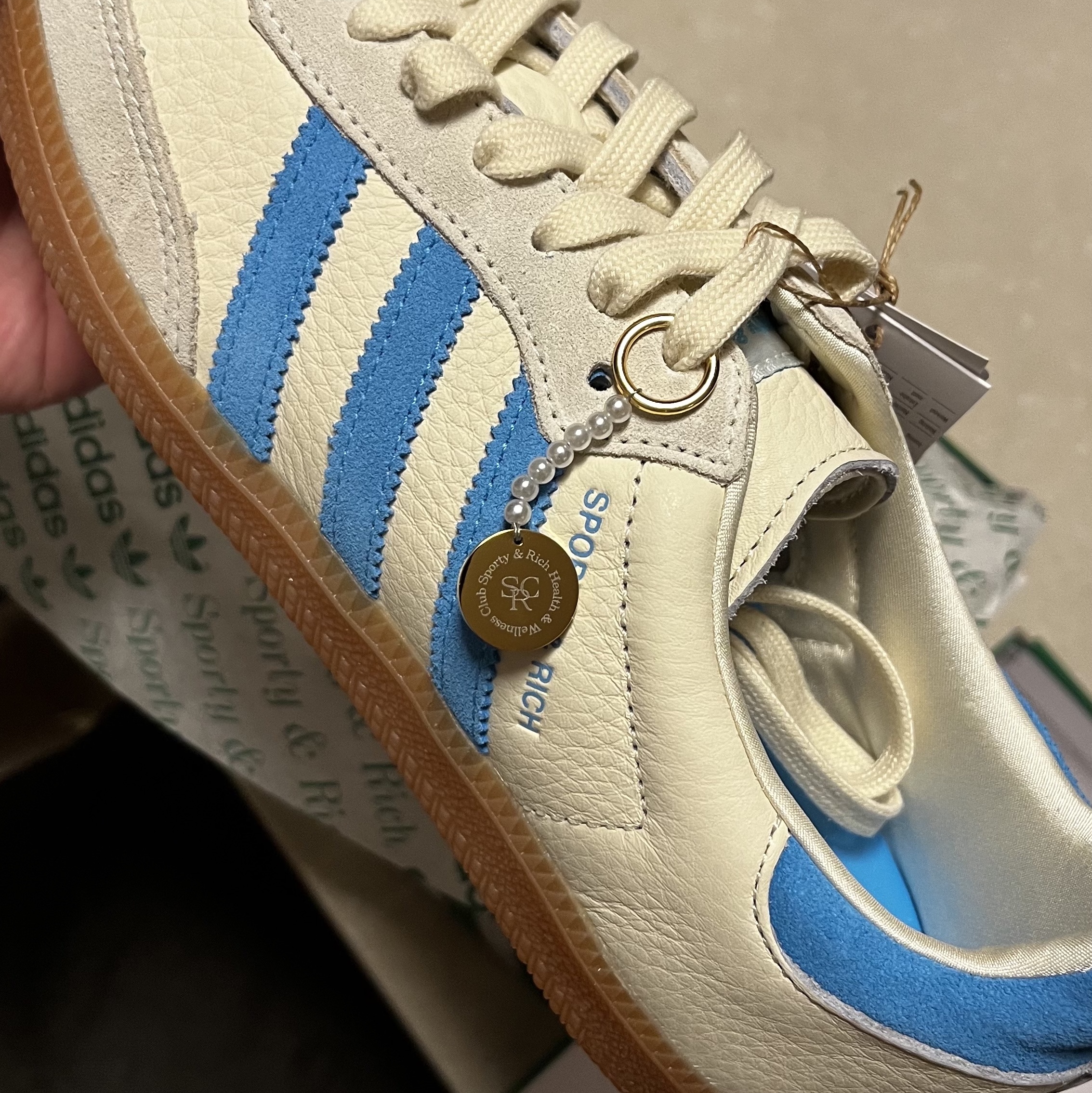 Adidas x Sporty & Rich Samba Cream Blue 착용 스타일 - 1