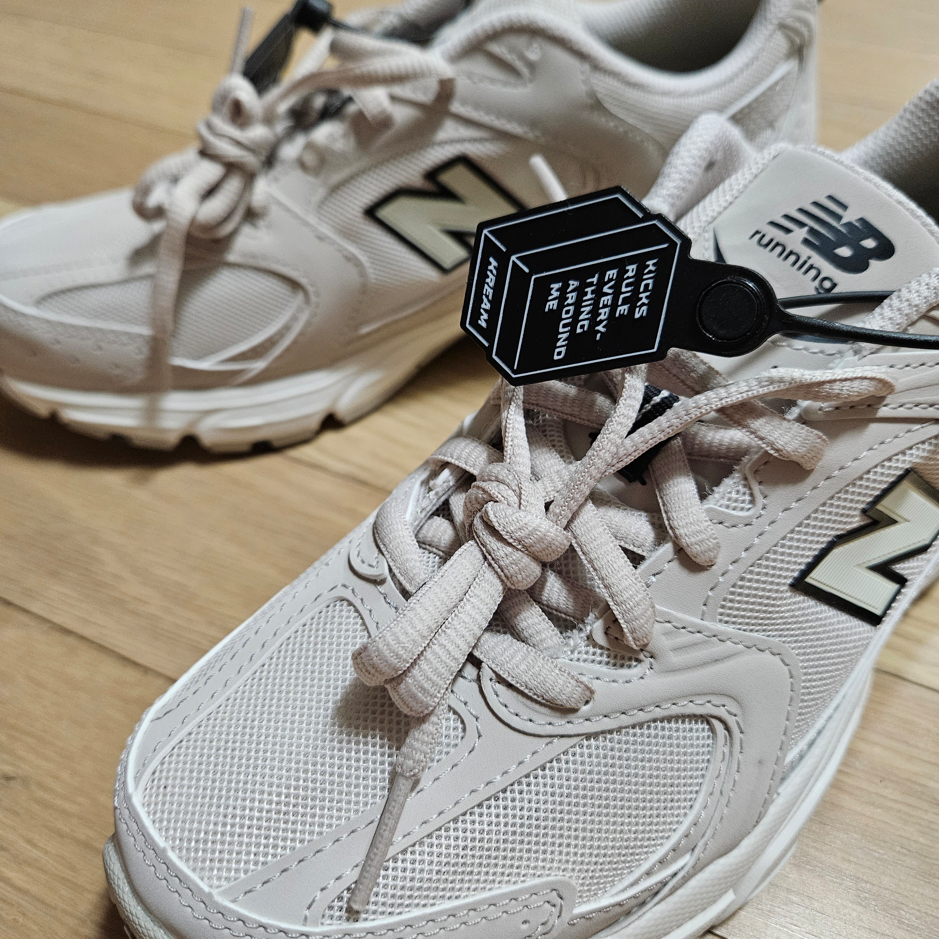 New Balance 530 Ivory 착용 스타일 - 2
