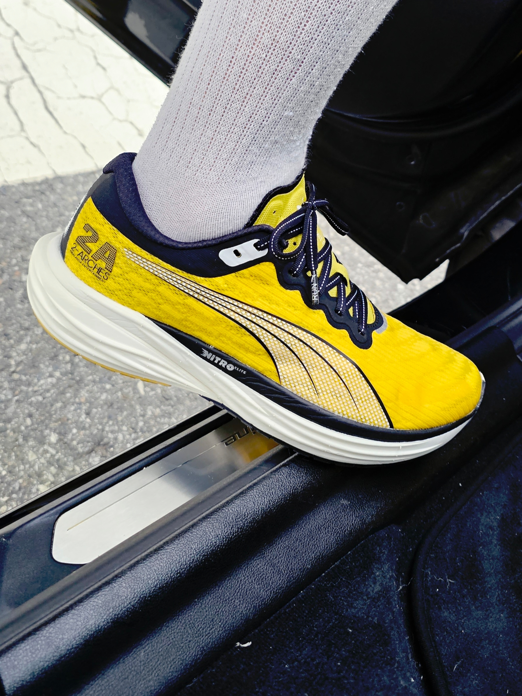 Puma x Balansa Deviate Nitro 2 Freesia Black 착용 스타일 - 3