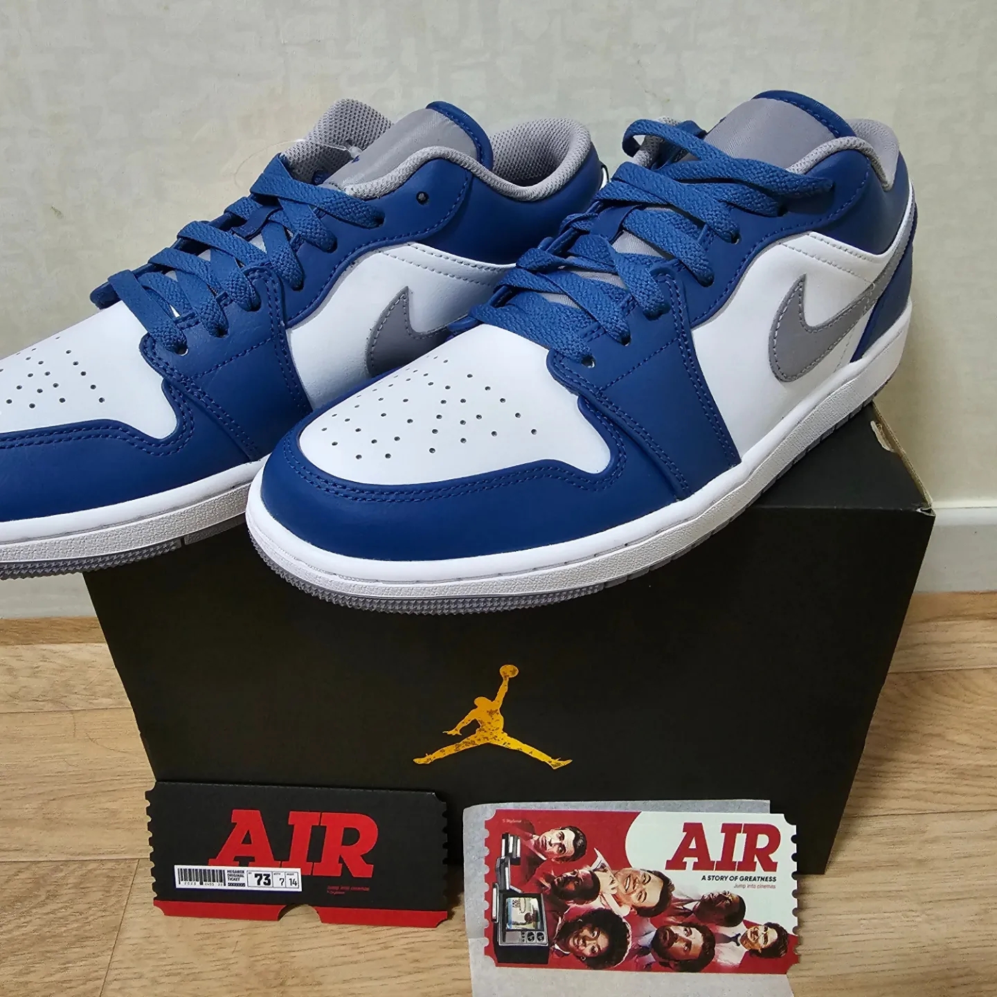 Jordan 1 Low True Blue Cement Grey 착용 스타일 - 1