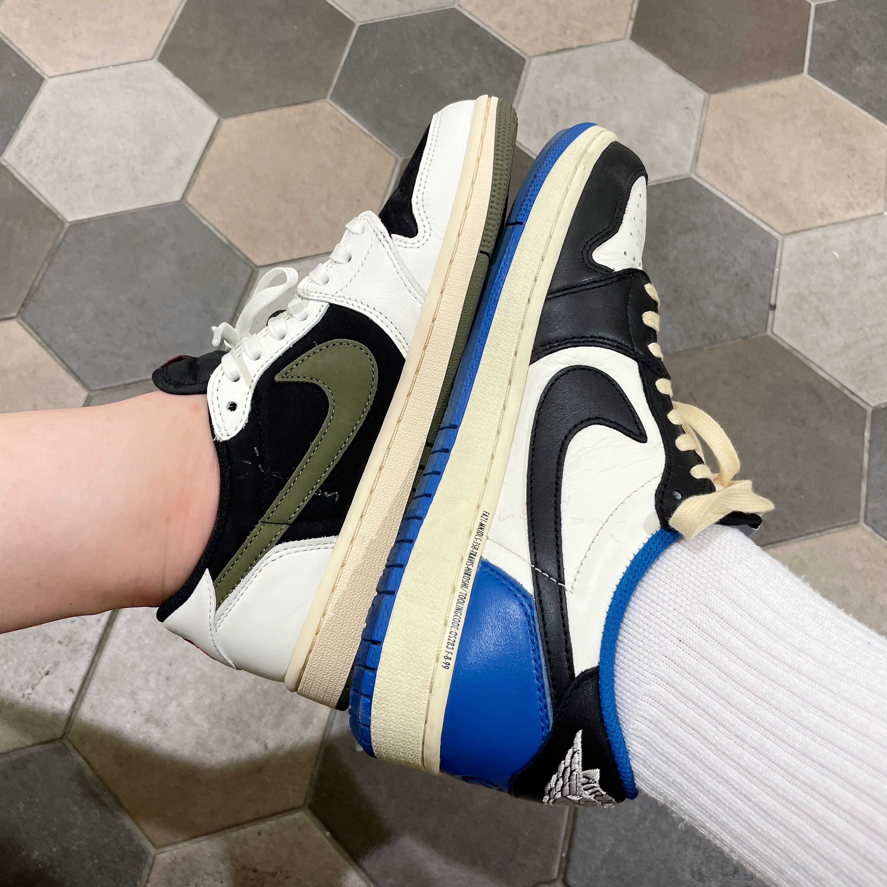 (W) Jordan 1 x Travis Scott Retro Low OG SP Medium Olive, Jordan 1 x Travis Scott x Fragment Retro Low OG SP Military Blue 착용 스타일