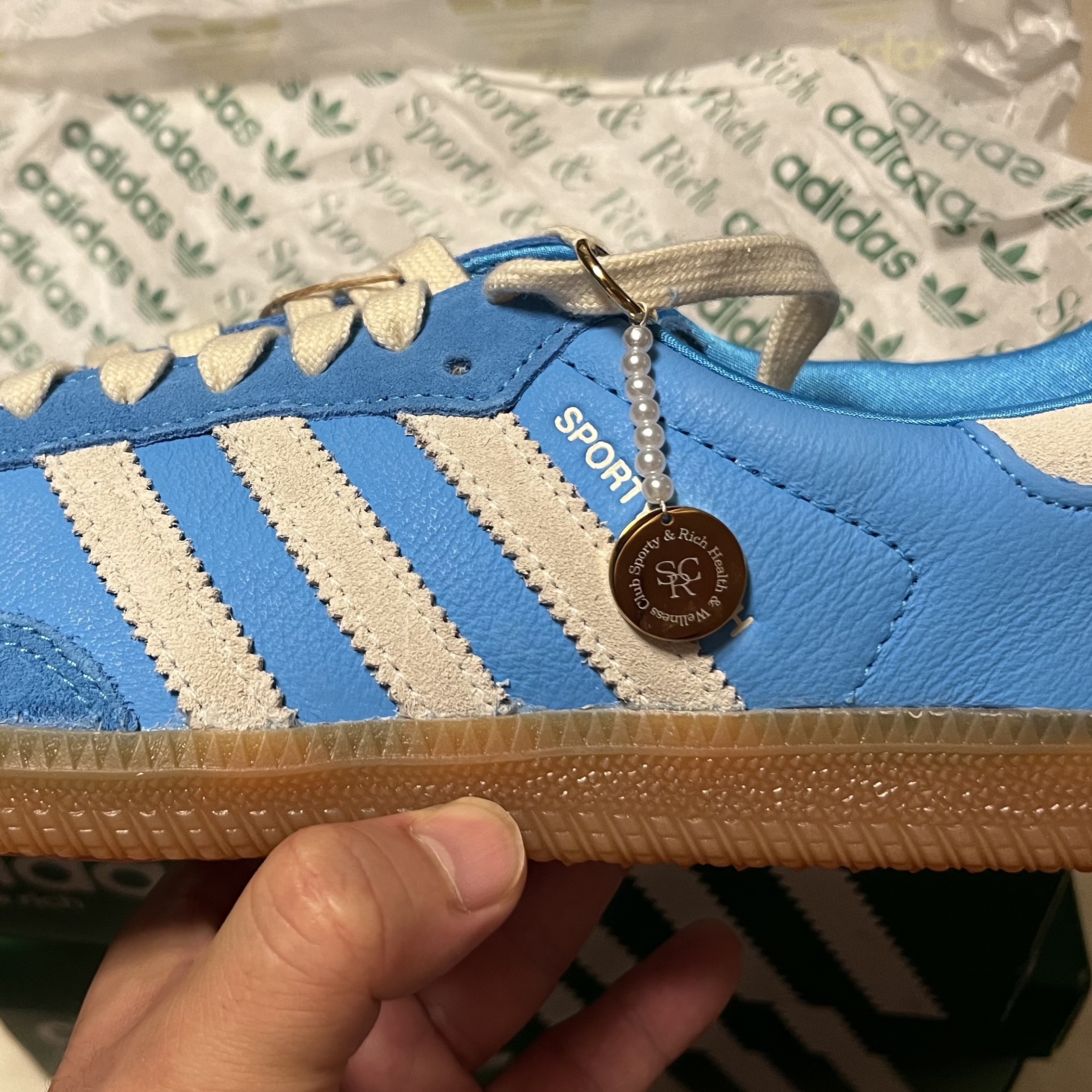 Adidas x Sporty & Rich Samba Blue Rush Cream White 착용 스타일 - 1
