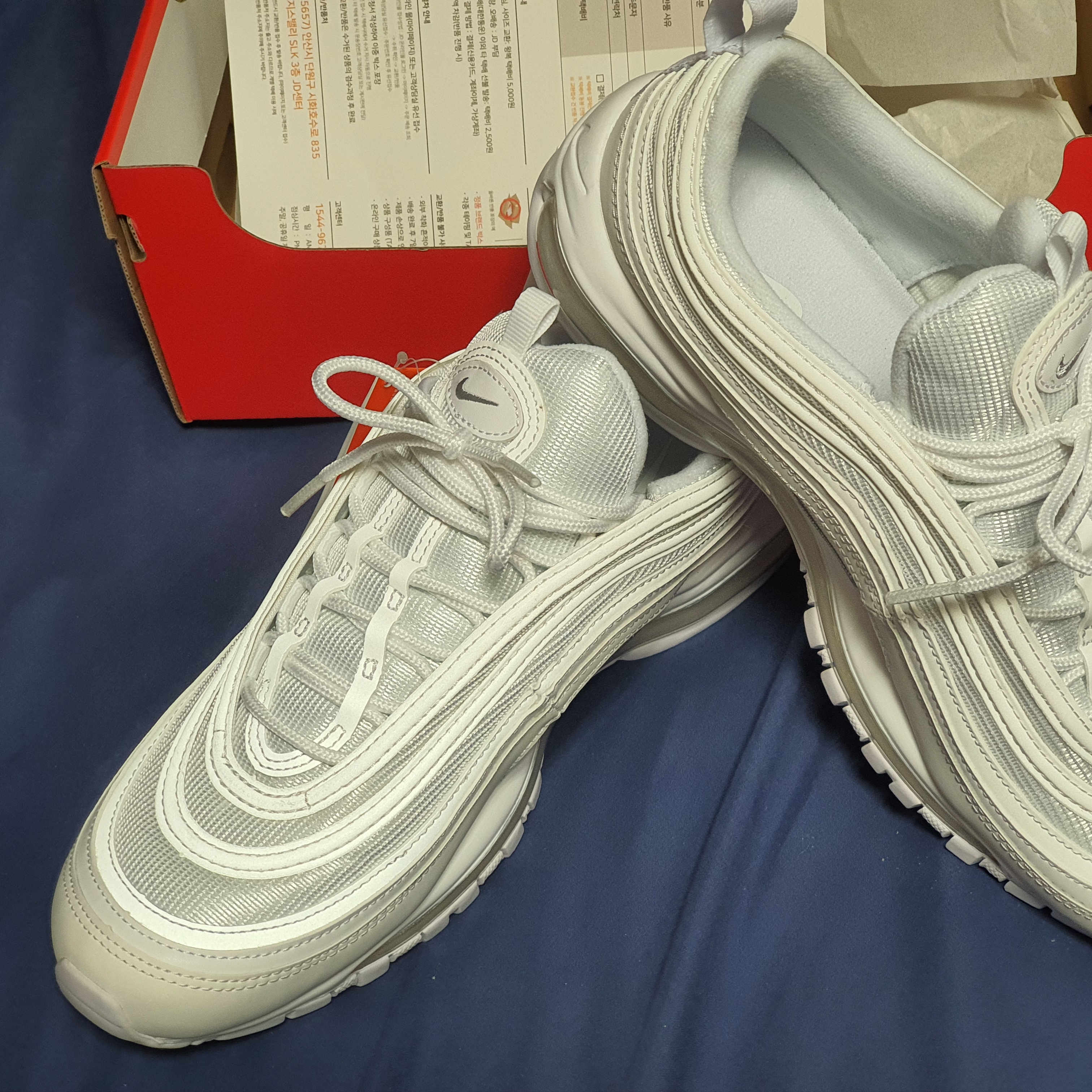 Nike Air Max 97 Triple White Wolf Grey 착용 스타일 - 3