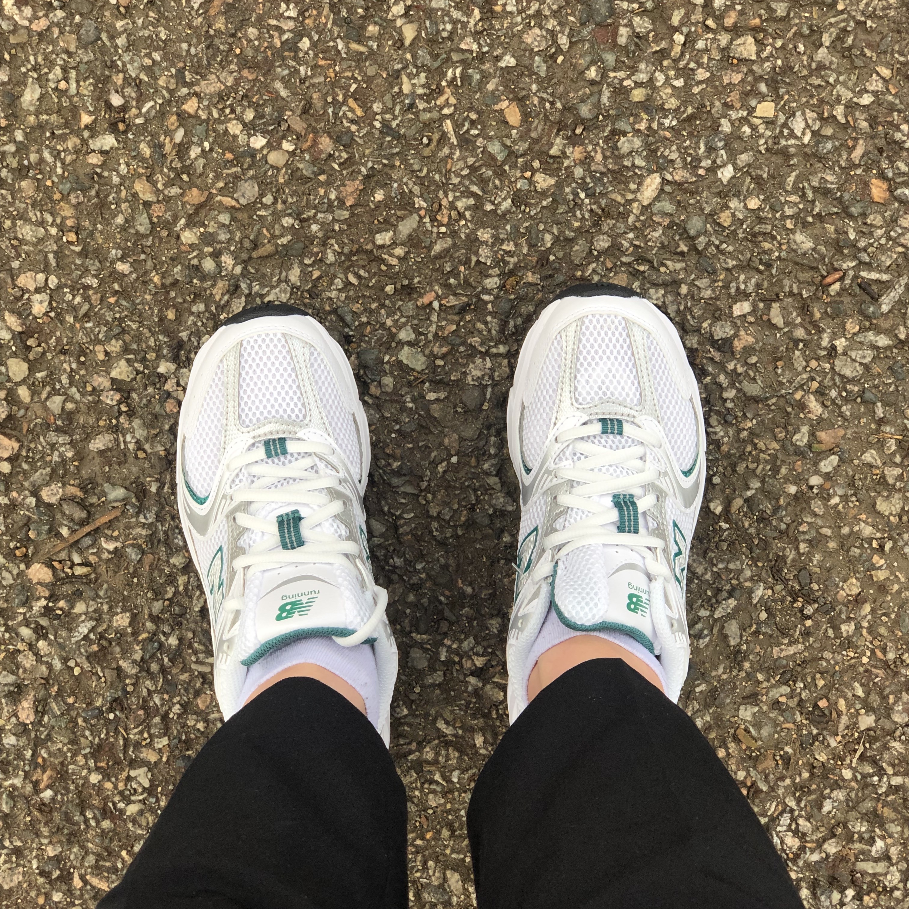 New Balance 530 White Mint 착용 스타일