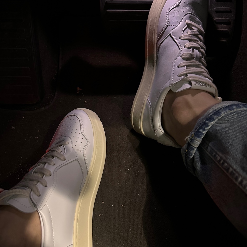 Autry Medalist Low Leather Sneakers White 착용 스타일