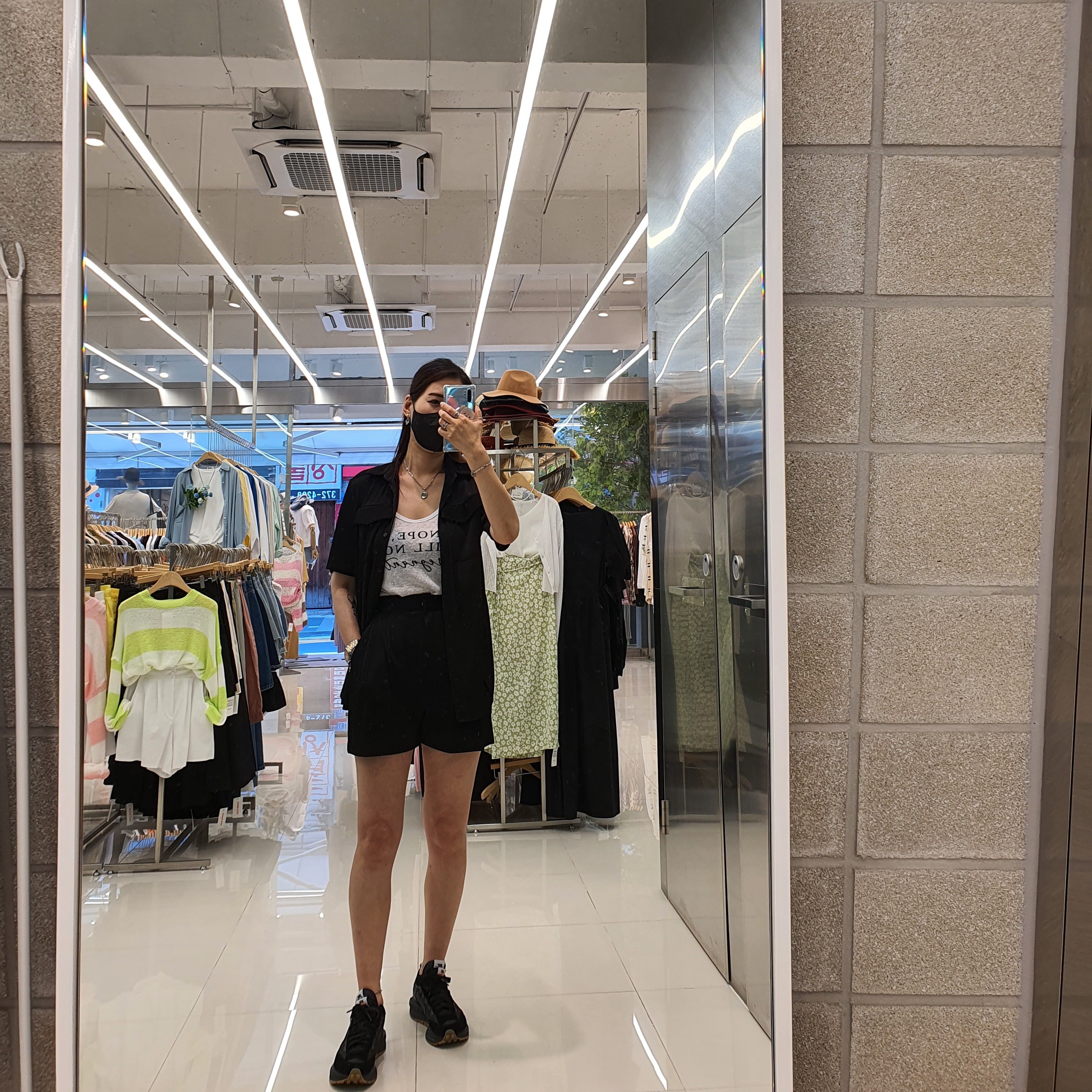 Nike x Sacai VaporWaffle Black and Gum 착용 스타일