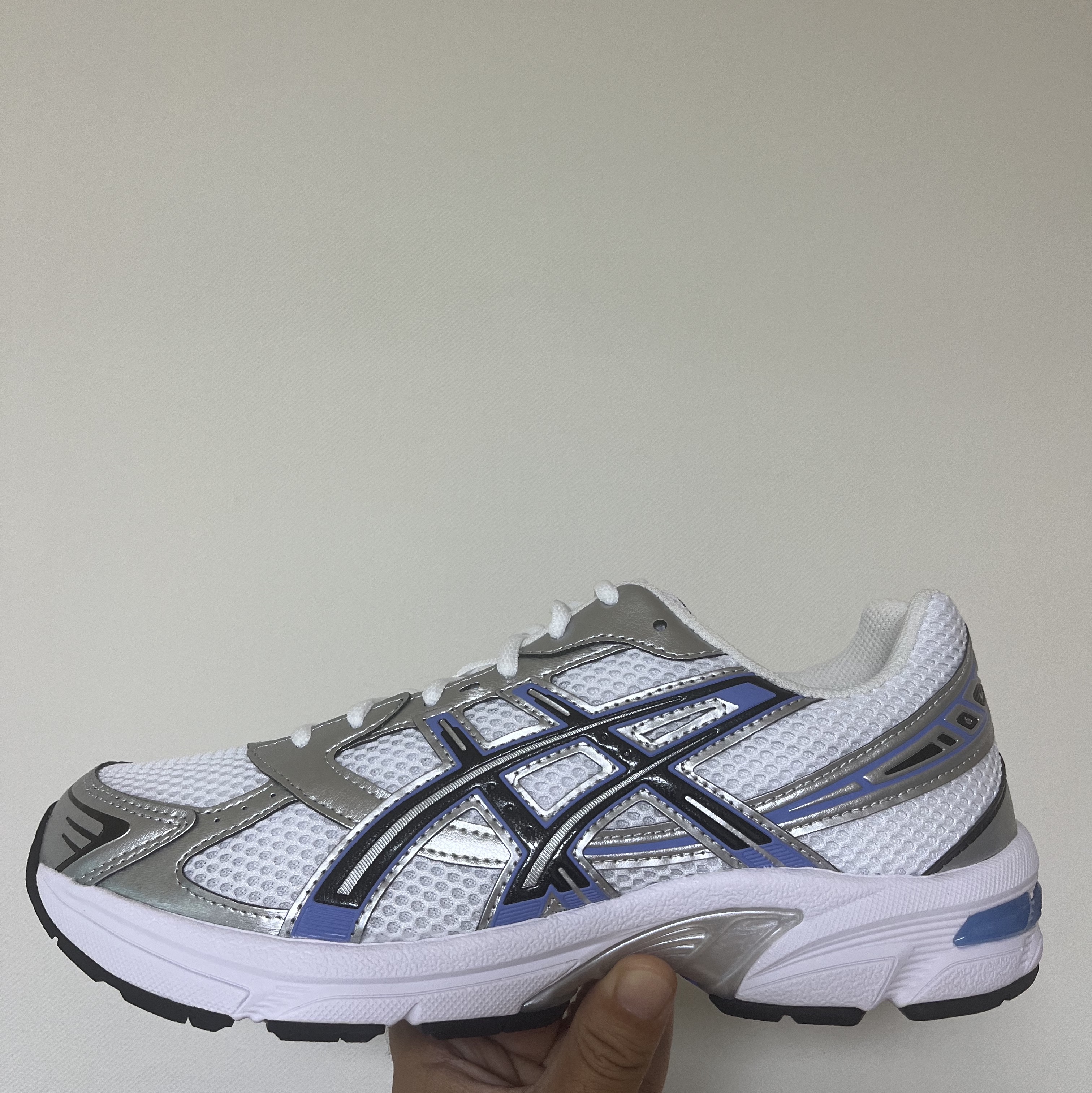 (W) Asics Gel-1130 White Periwinkle Blue 착용 스타일 - 1