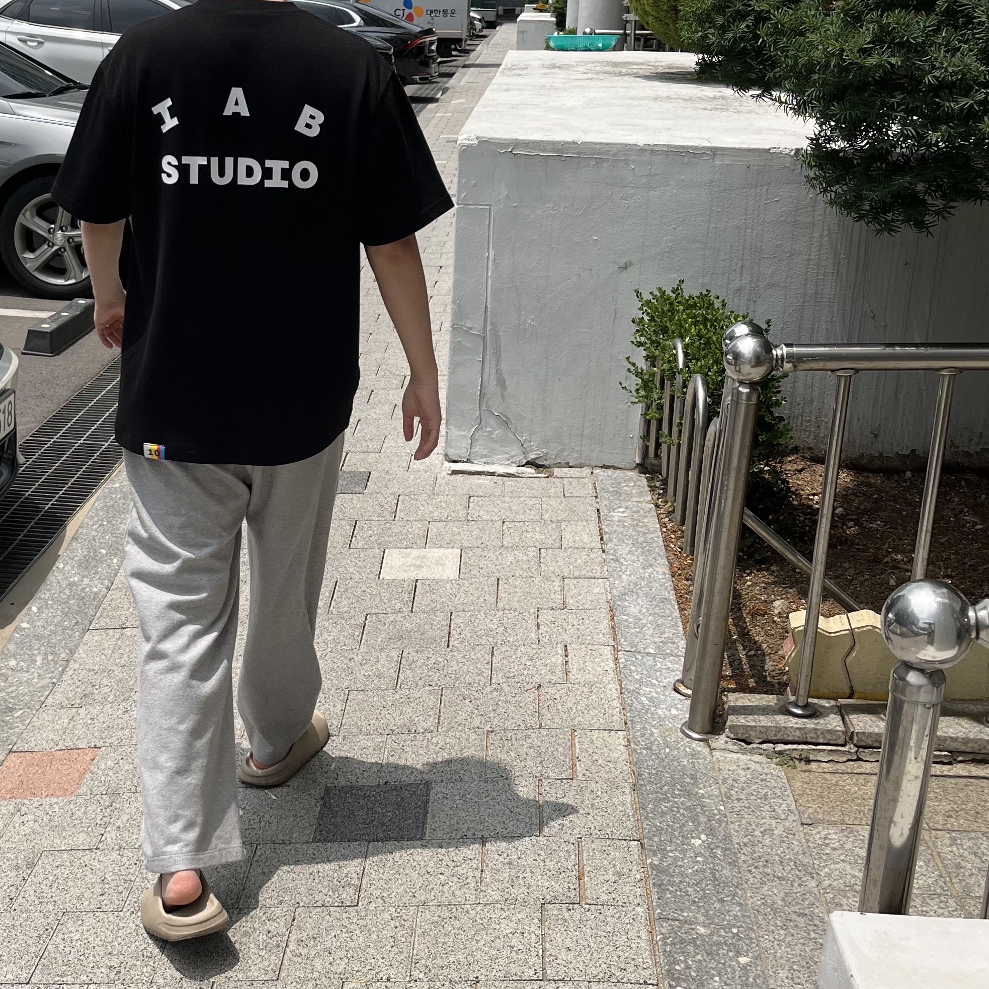 IAB Studio 10th Anniversary T-Shirts Pack White & Black (2 Pack), Adidas Yeezy Slide Pure - Re-Release Ver. 착용 스타일