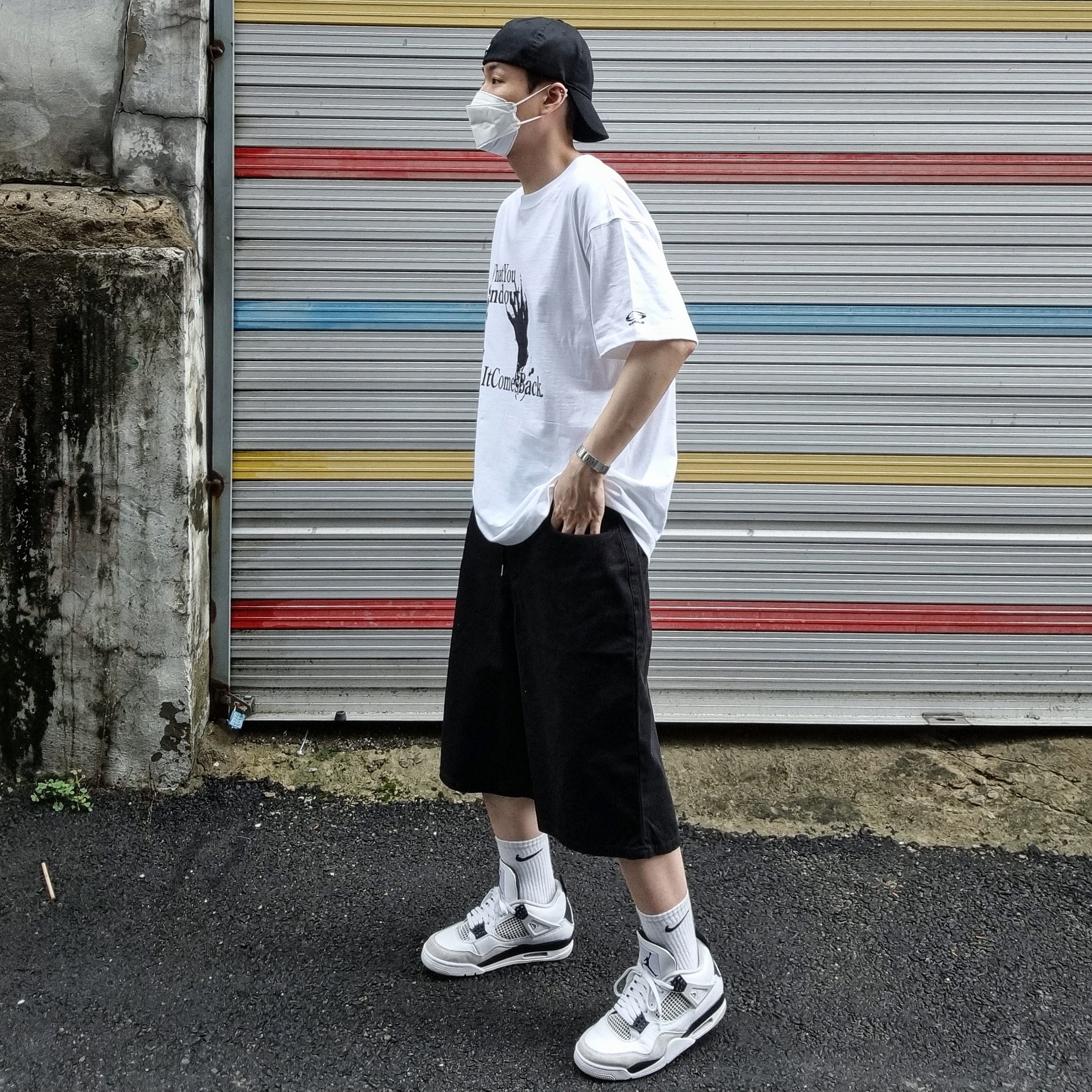 Jordan 4 Retro White and Black 착용 스타일