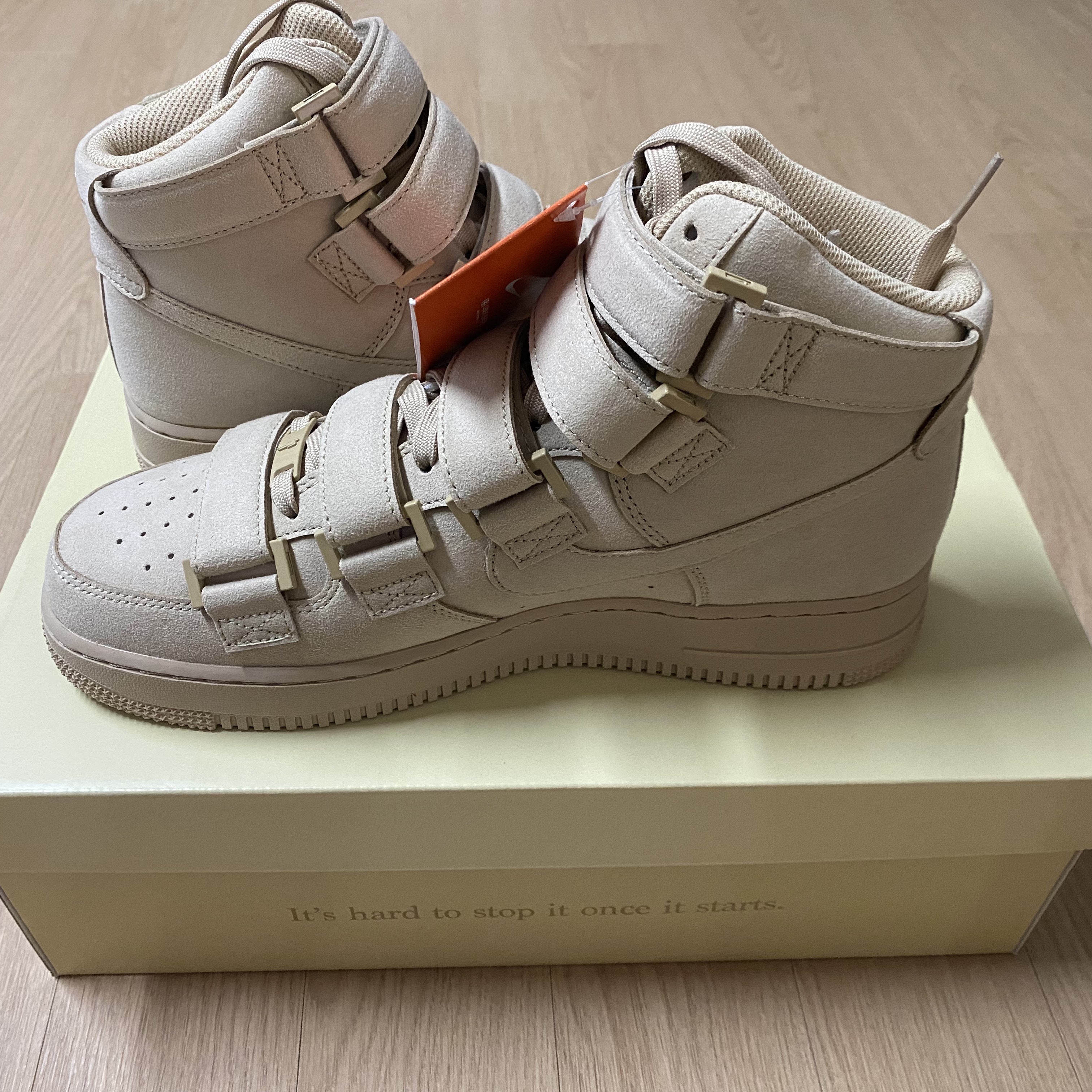 Nike x Billie Eilish Air Force 1 High '07 SP Mushroom 착용 스타일 - 3