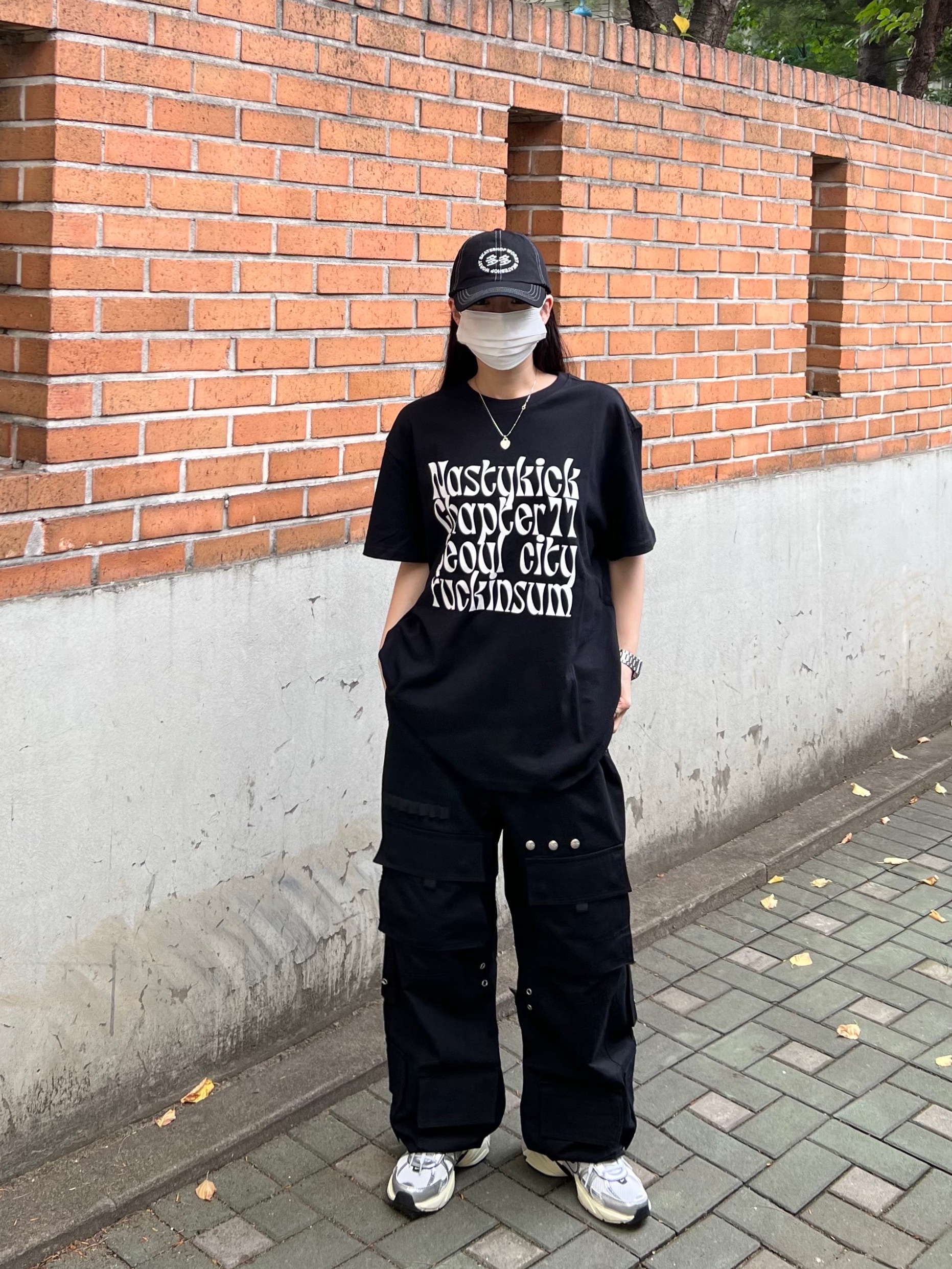 Dada x Worst Cap Black, Nike V2K Run Summit White Metallic Silver 착용 스타일 - 5