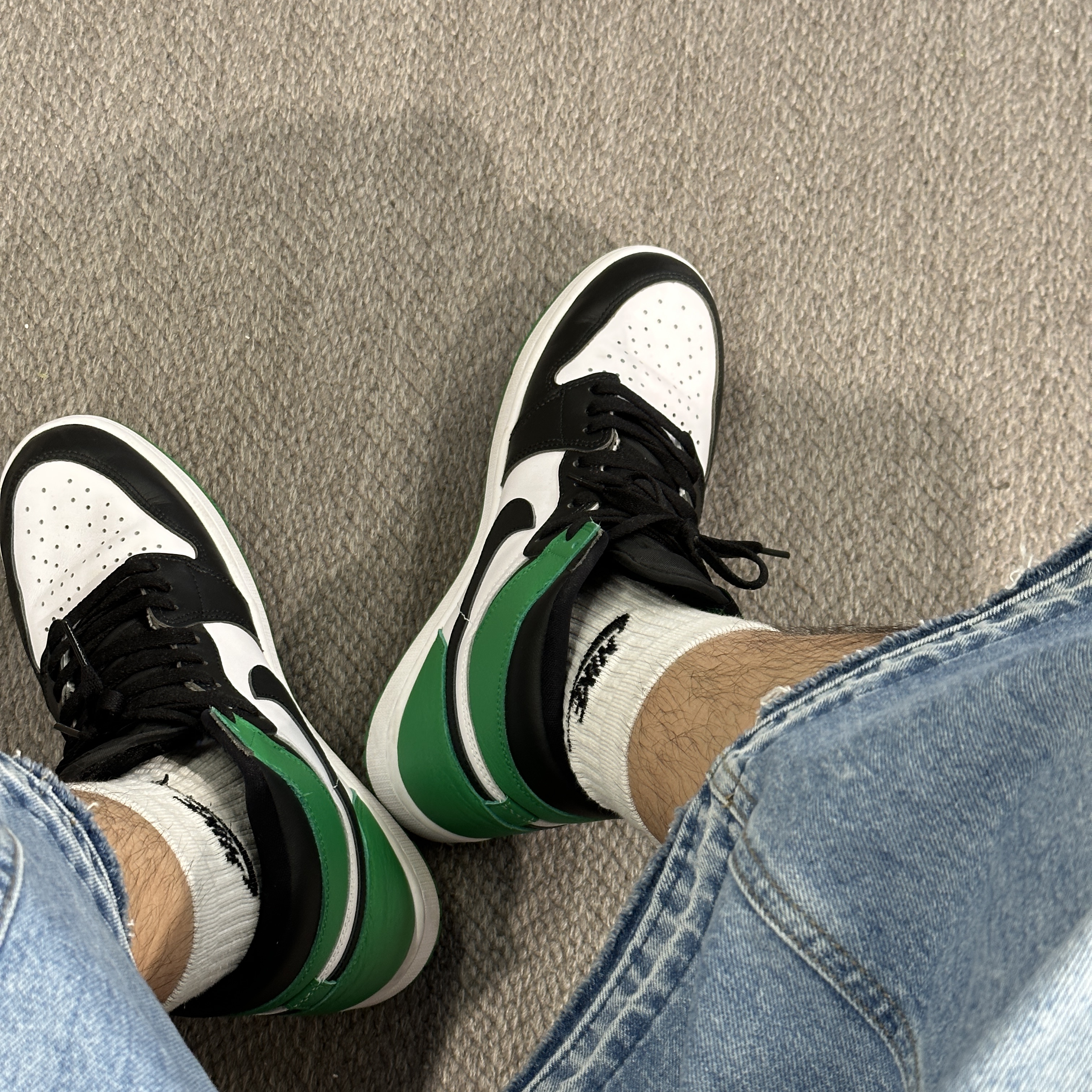 Jordan 1 Retro High OG Black and Lucky Green 착용 스타일 - 2