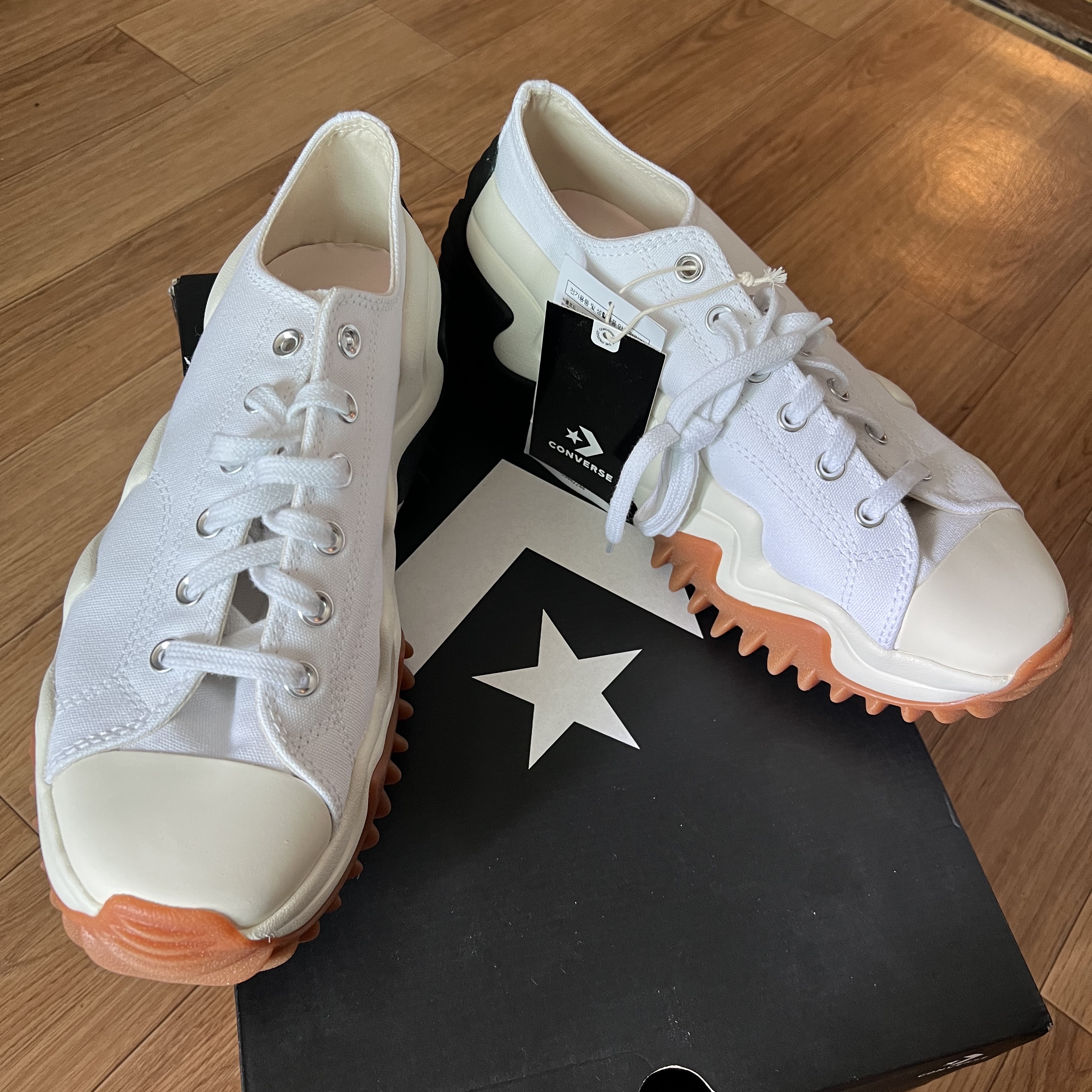 Converse Run Star Motion Ox Foundational White 착용 스타일 - 1