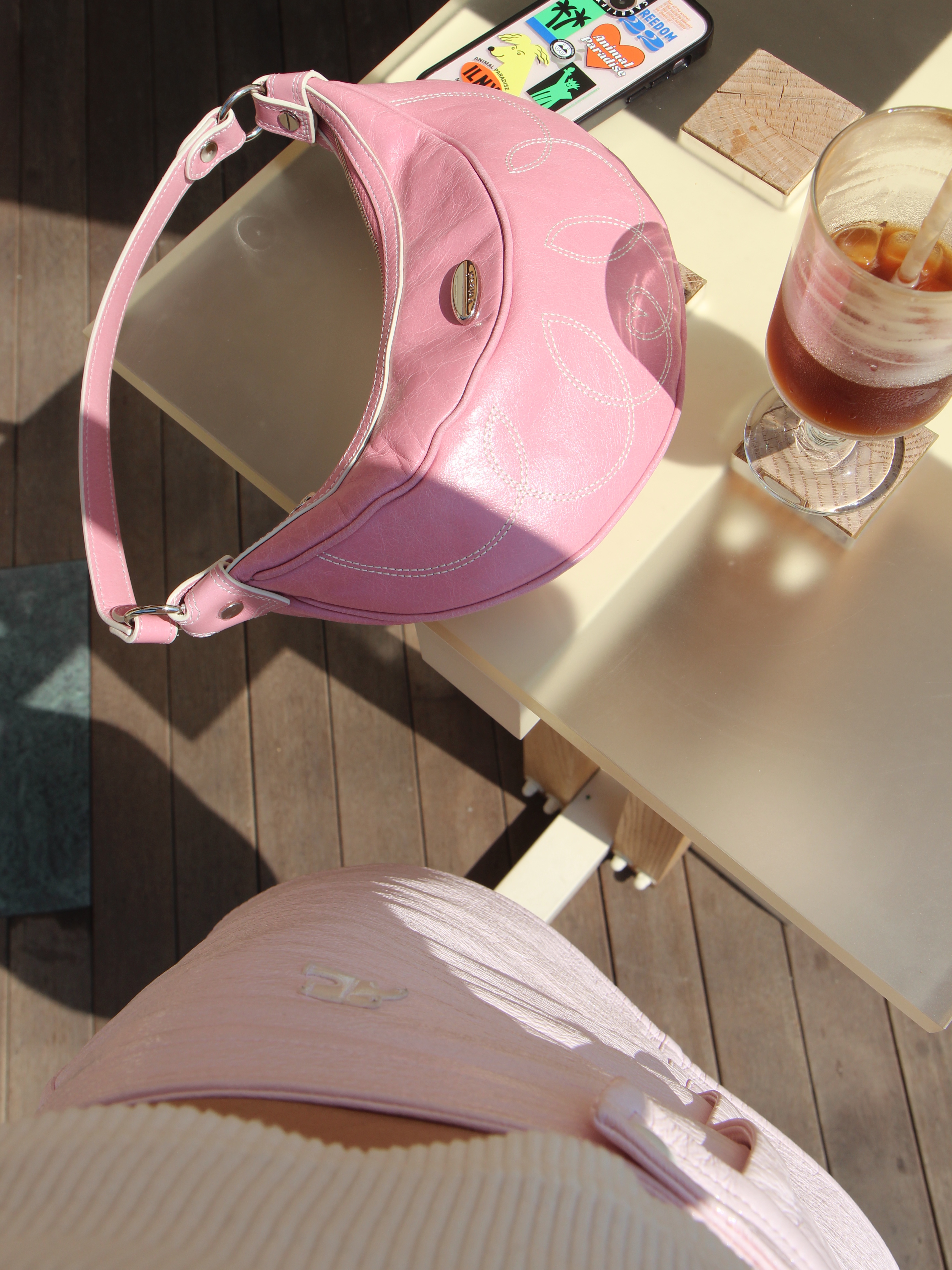 (W) Courreges Reedition Vinyl Mini Skirt Pale Pink, Balenciaga Swift Oval Sunglasses Black 착용 스타일 - 3