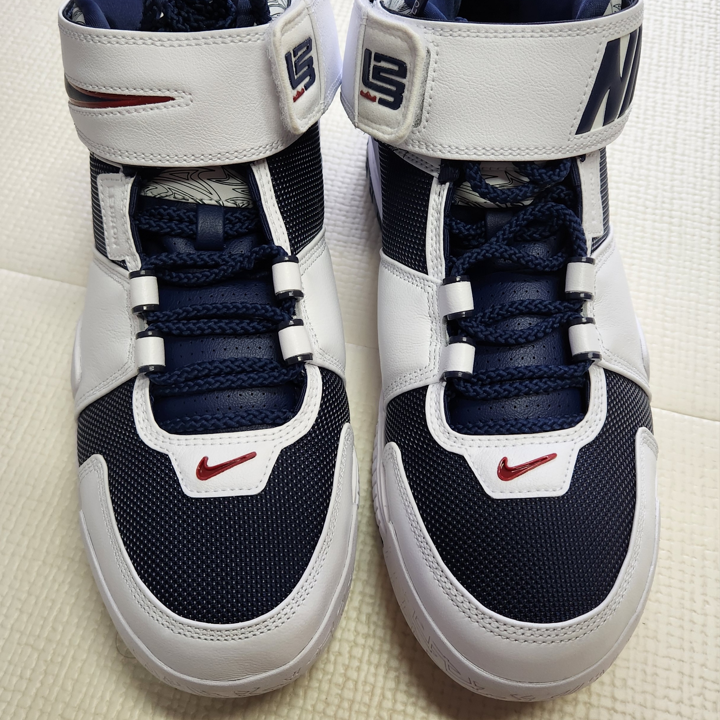 Nike LeBron 2 Midnight Navy 착용 스타일 - 3