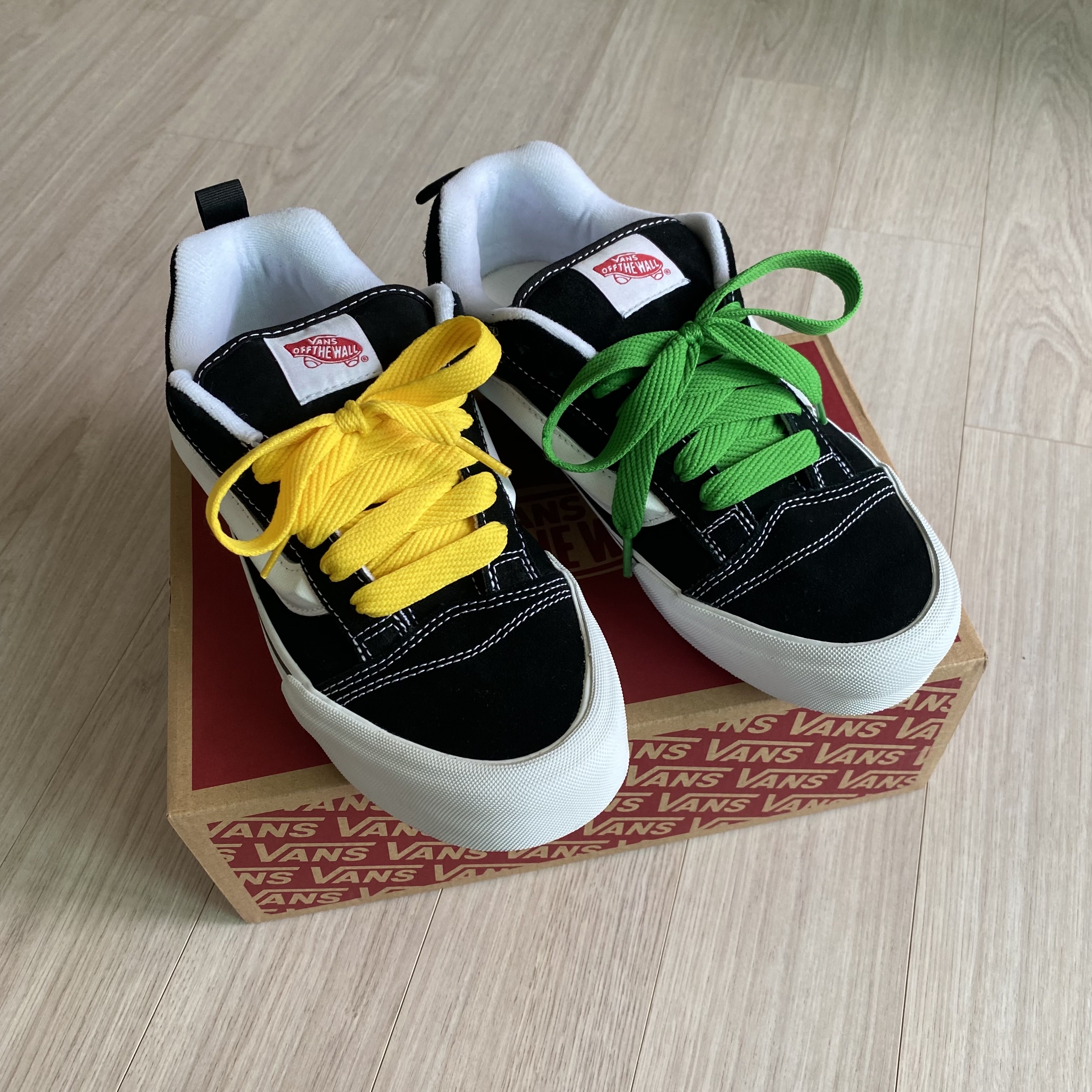 Vans Knu-Skool Black True White 착용 스타일